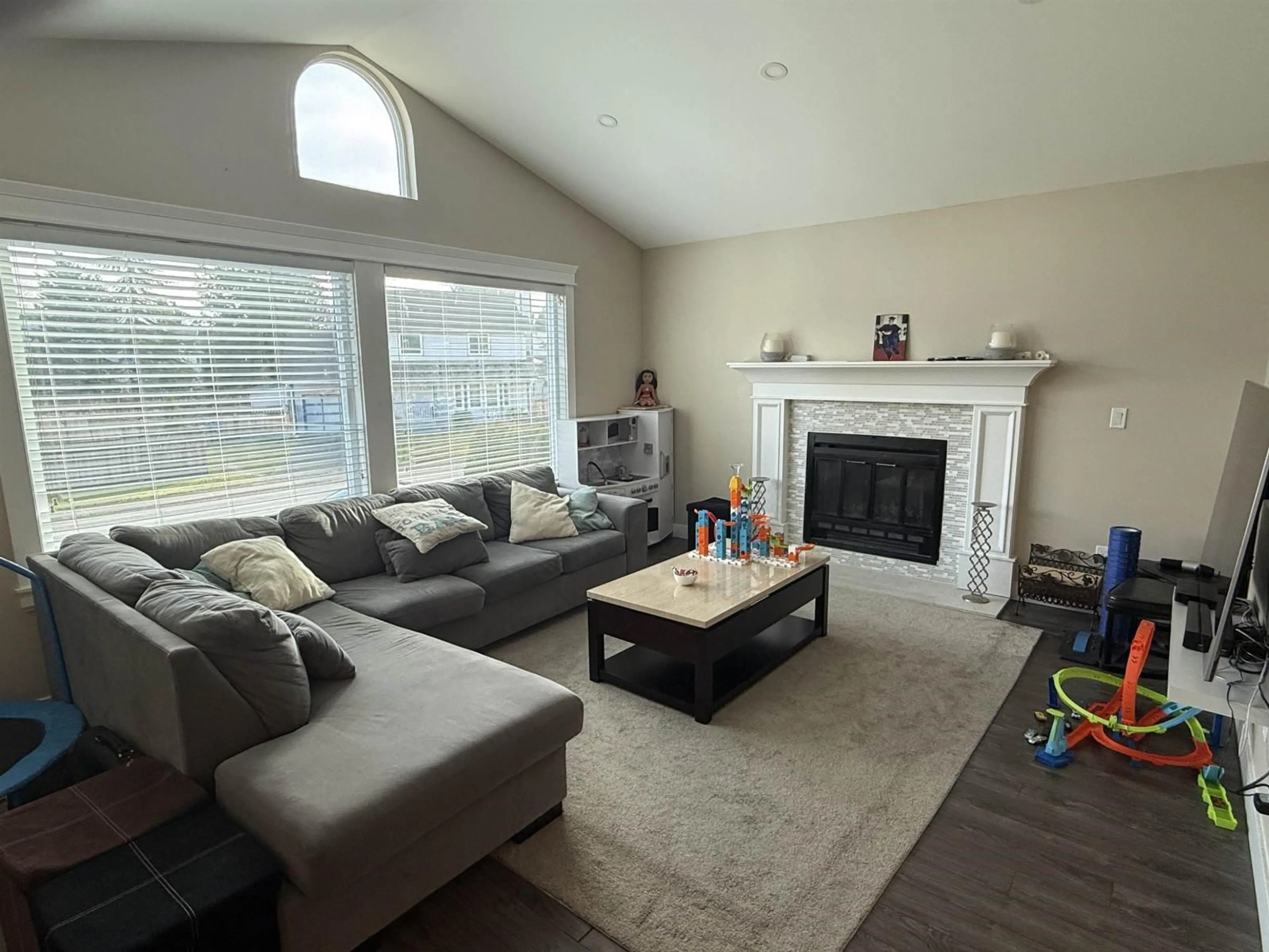 Living room with furniture, unknown for 9043 155 STREET, Surrey British Columbia V3R8W3