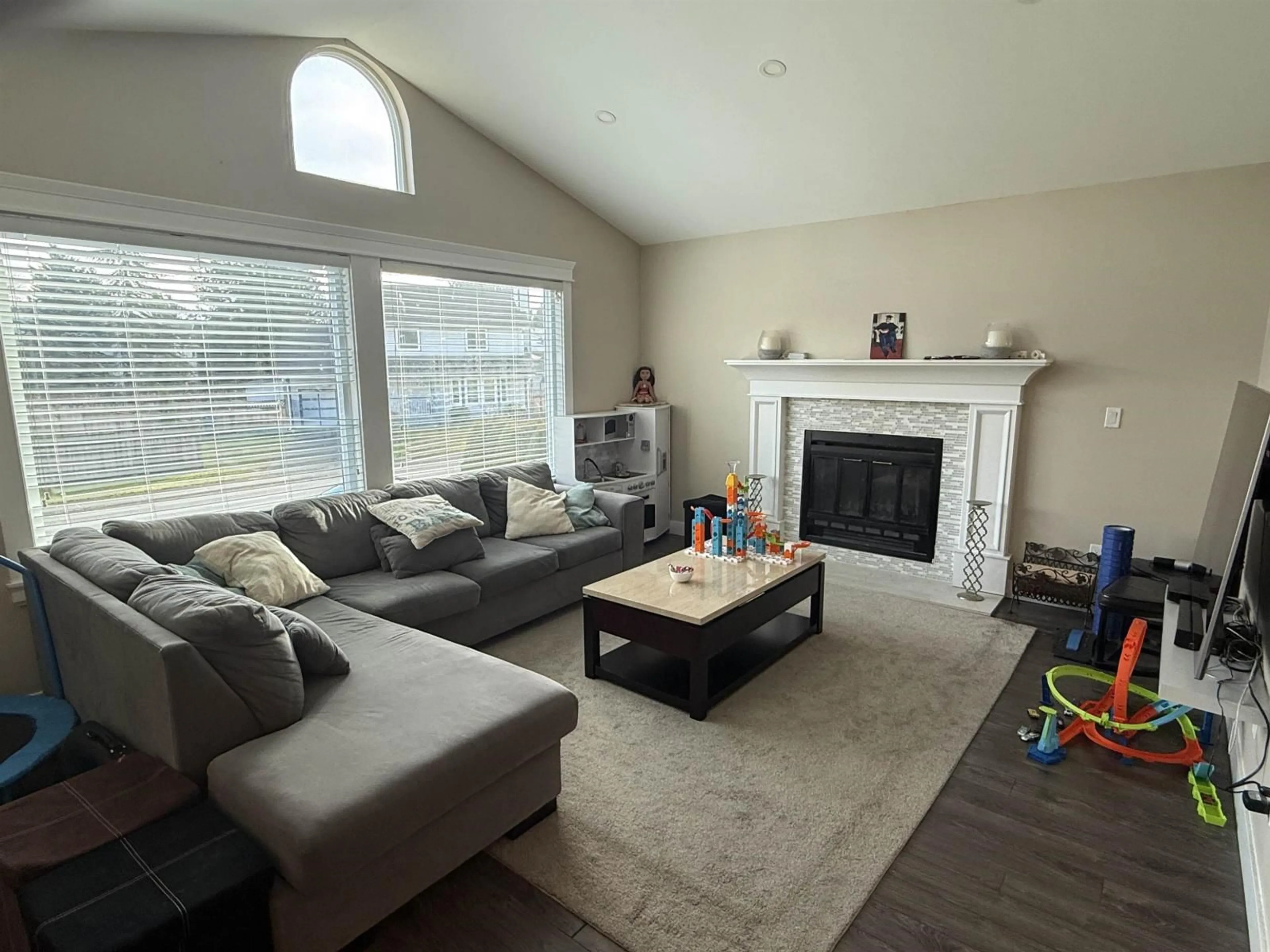 Living room with furniture, unknown for 9043 155 STREET, Surrey British Columbia V3R8W3