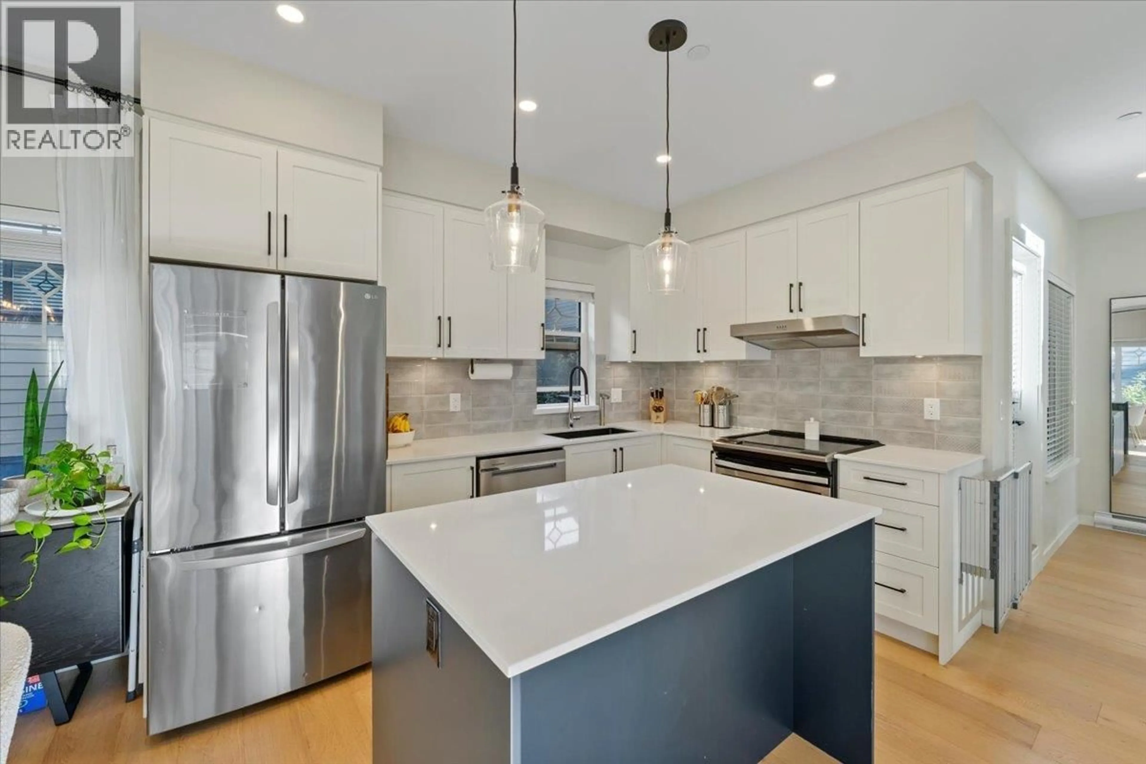 Open concept kitchen, ceramic/tile floor for 107 - 258 HART STREET, Coquitlam British Columbia V3K1R4