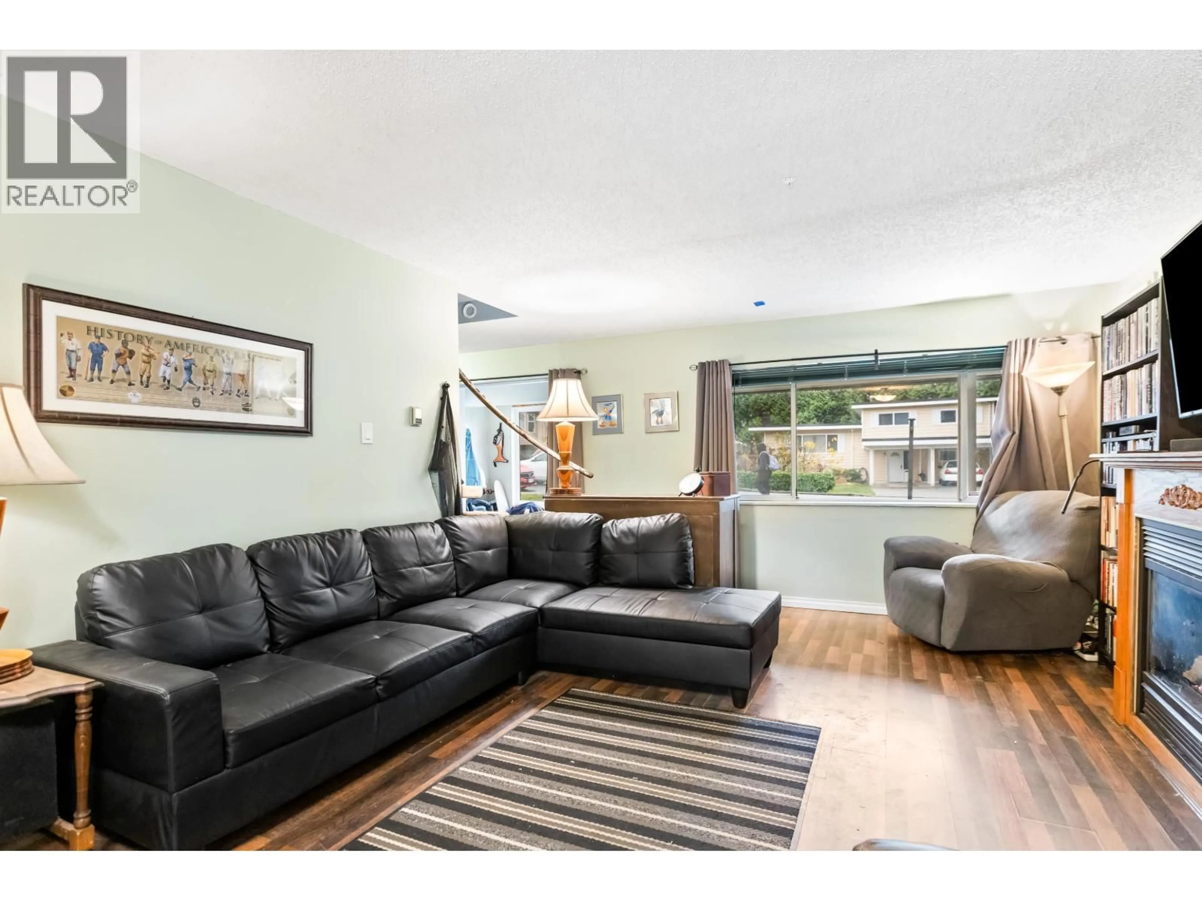 Living room with furniture, unknown for 21127 WICKLUND AVENUE, Maple Ridge British Columbia V2X3S1