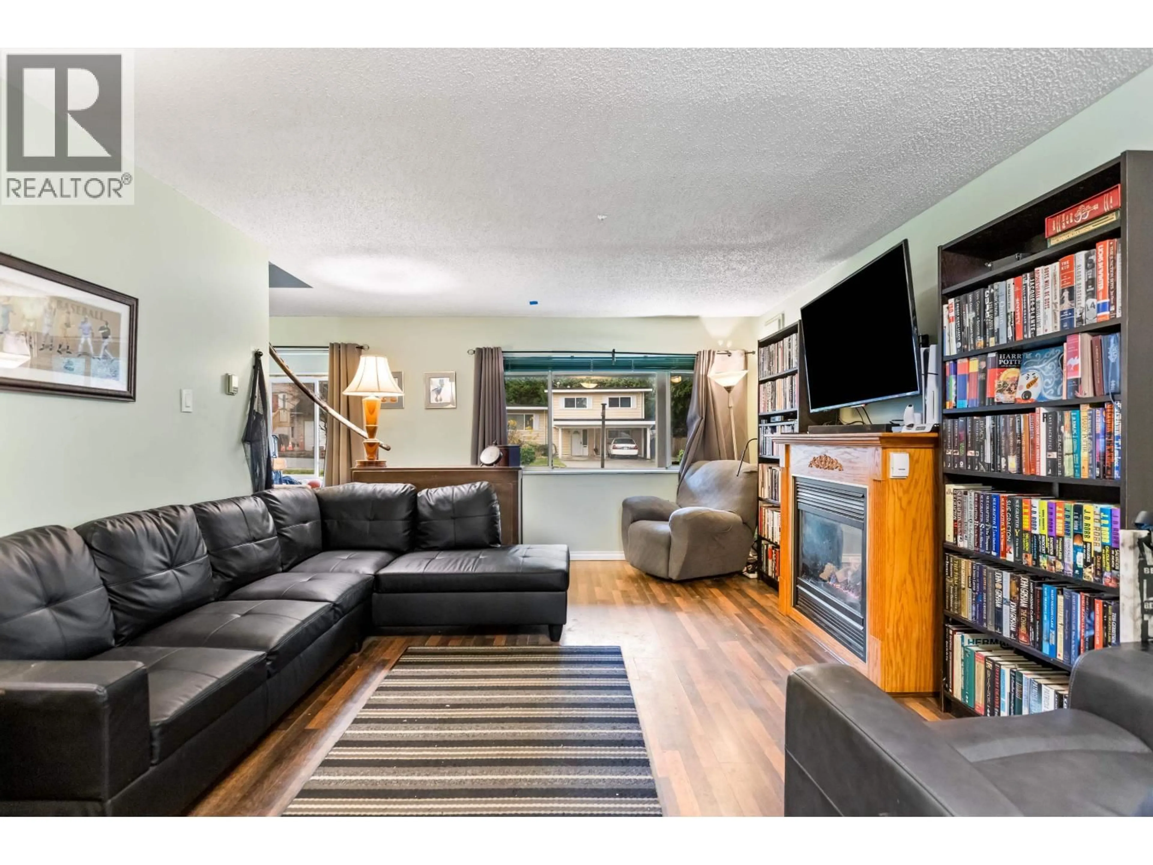 Living room with furniture, unknown for 21127 WICKLUND AVENUE, Maple Ridge British Columbia V2X3S1