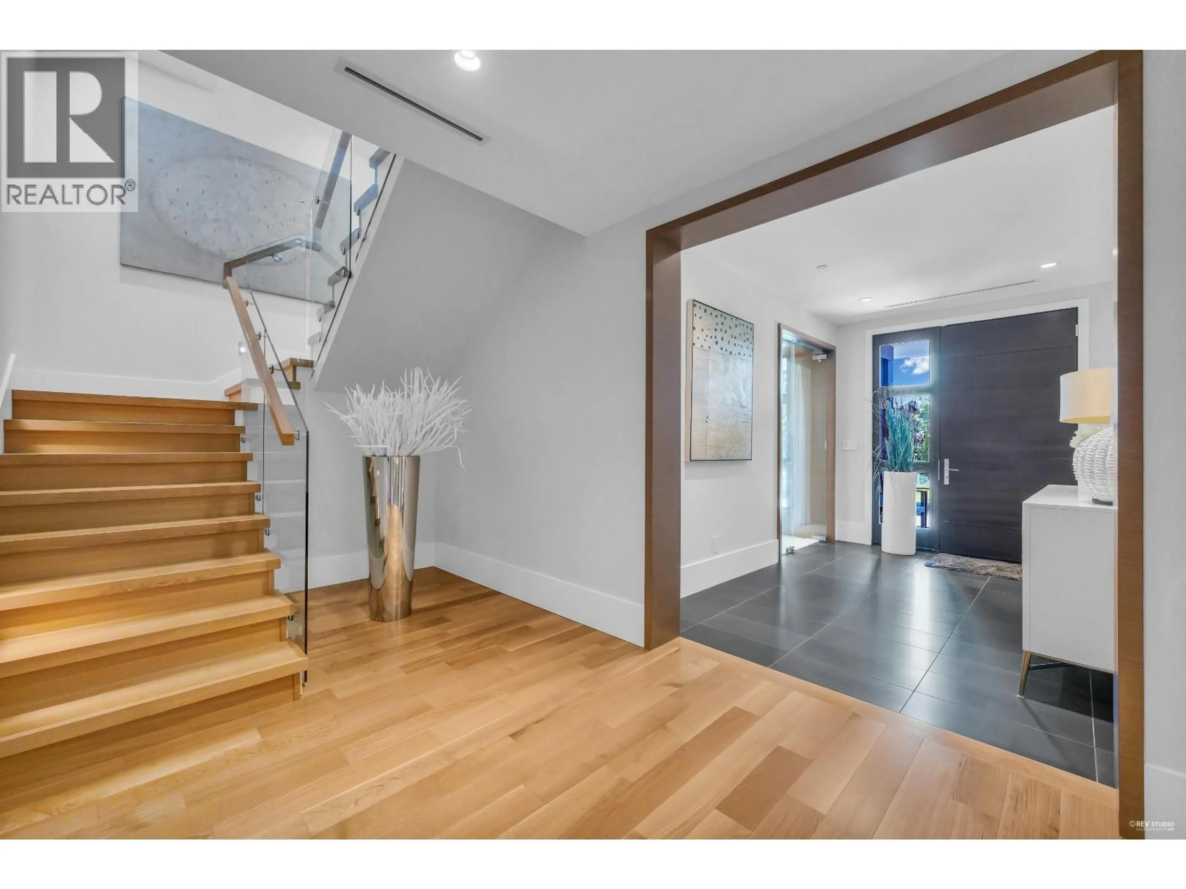 Indoor foyer for 2728 HIGHVIEW PLACE, Vancouver British Columbia V5R2J6