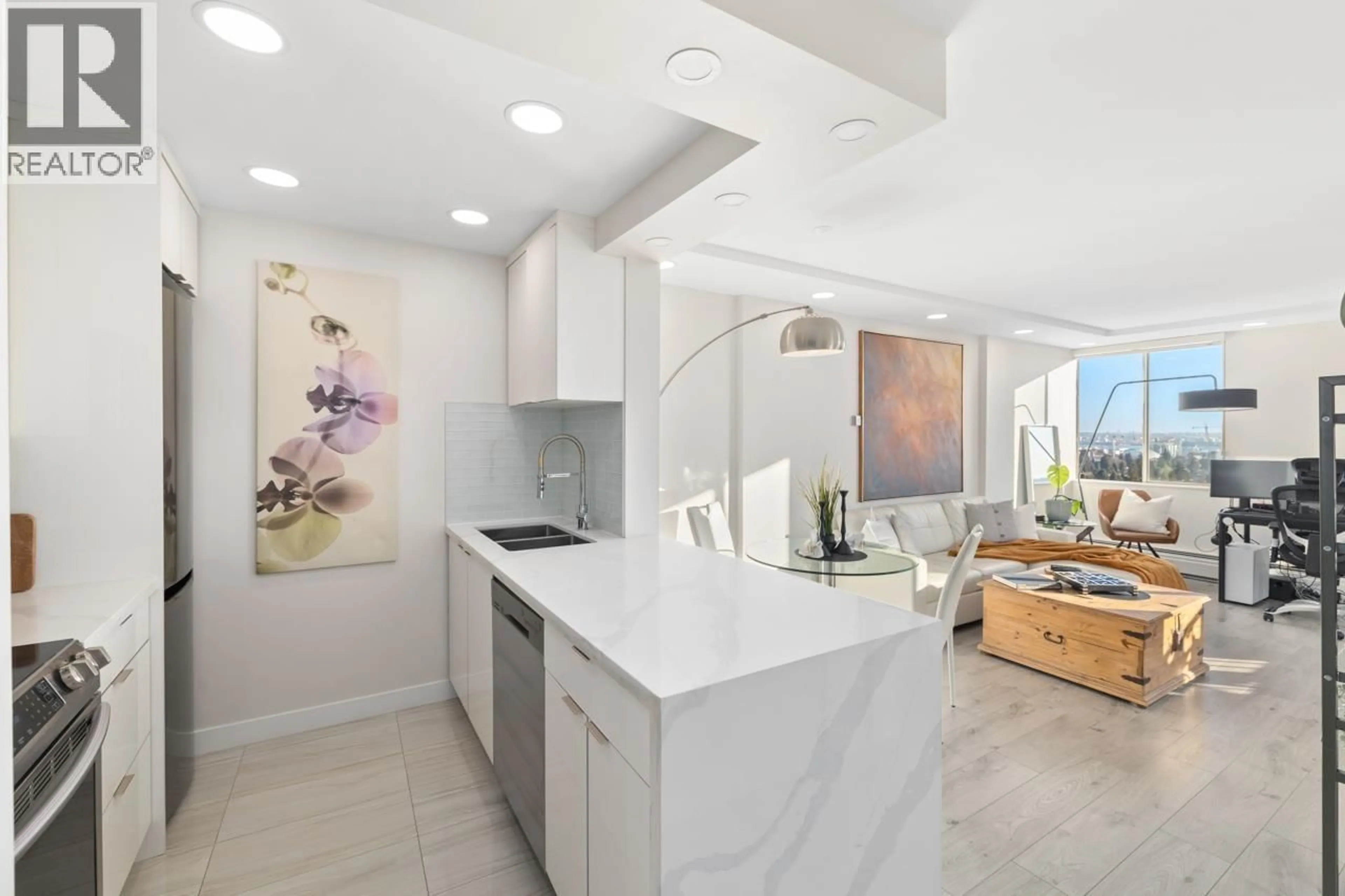 Open concept kitchen, ceramic/tile floor for 1601 - 2004 FULLERTON AVENUE, North Vancouver British Columbia V7P3G8