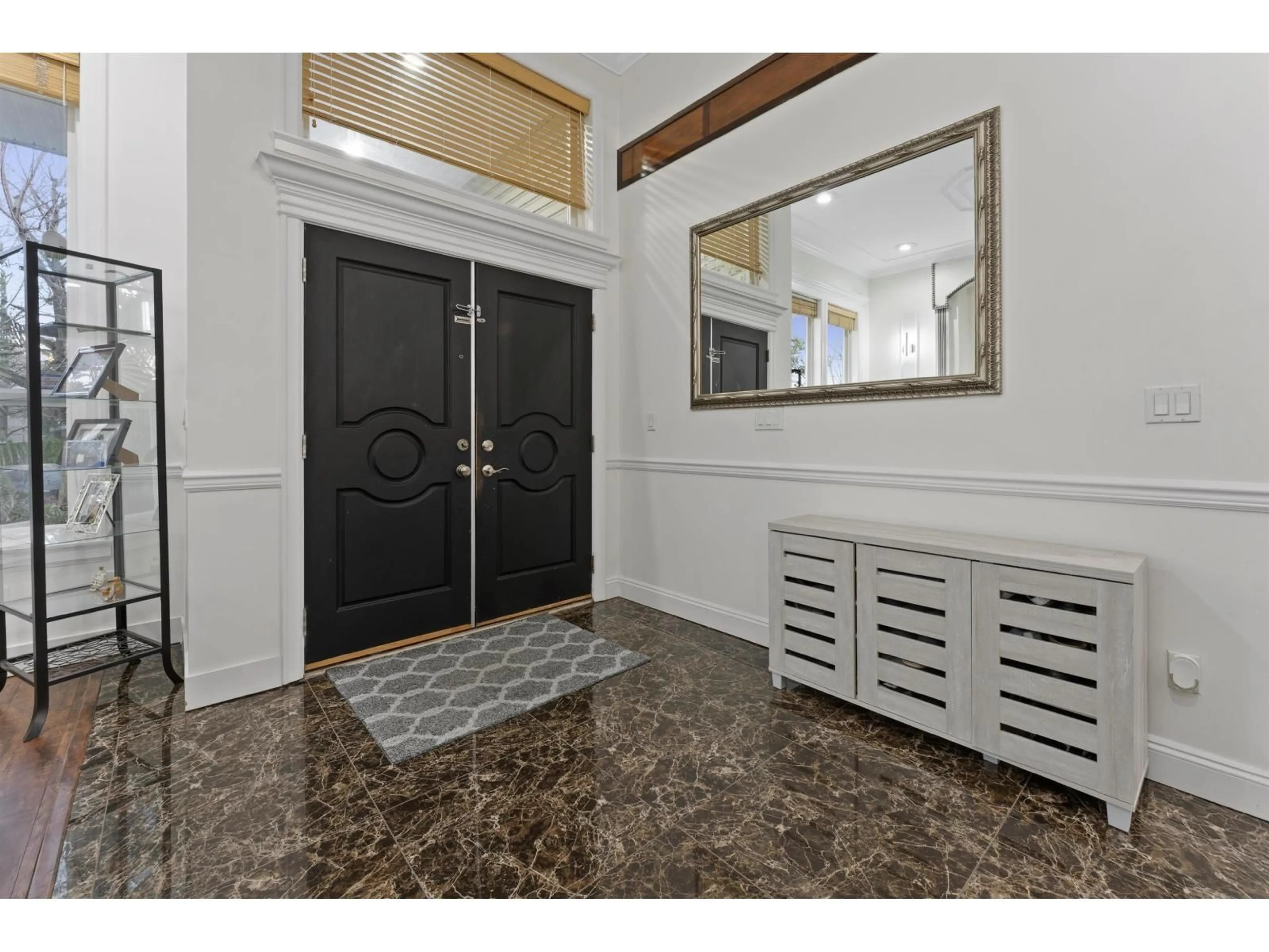 Indoor entryway for 15181 68A AVENUE, Surrey British Columbia V3S7Y7