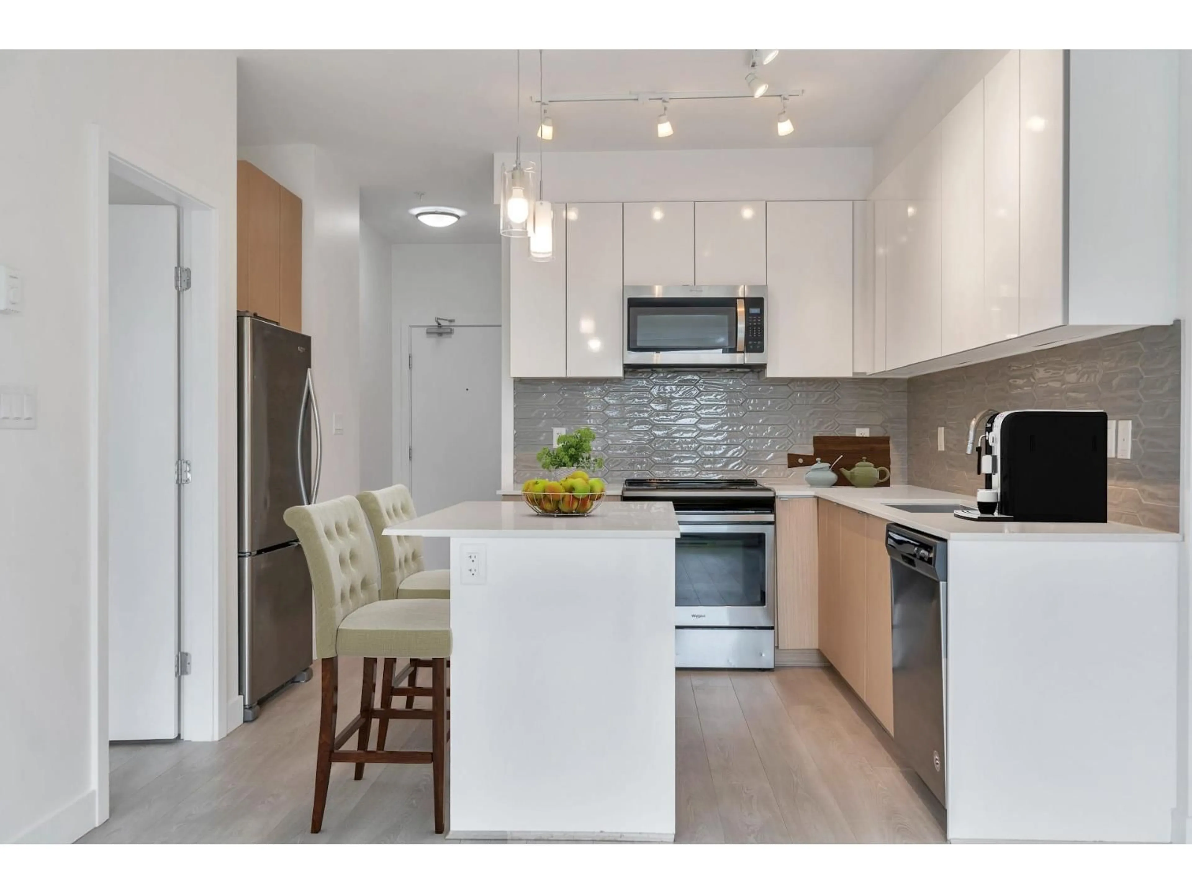 Open concept kitchen, unknown for 204 - 19567 64 AVENUE, Surrey British Columbia V3S7H8