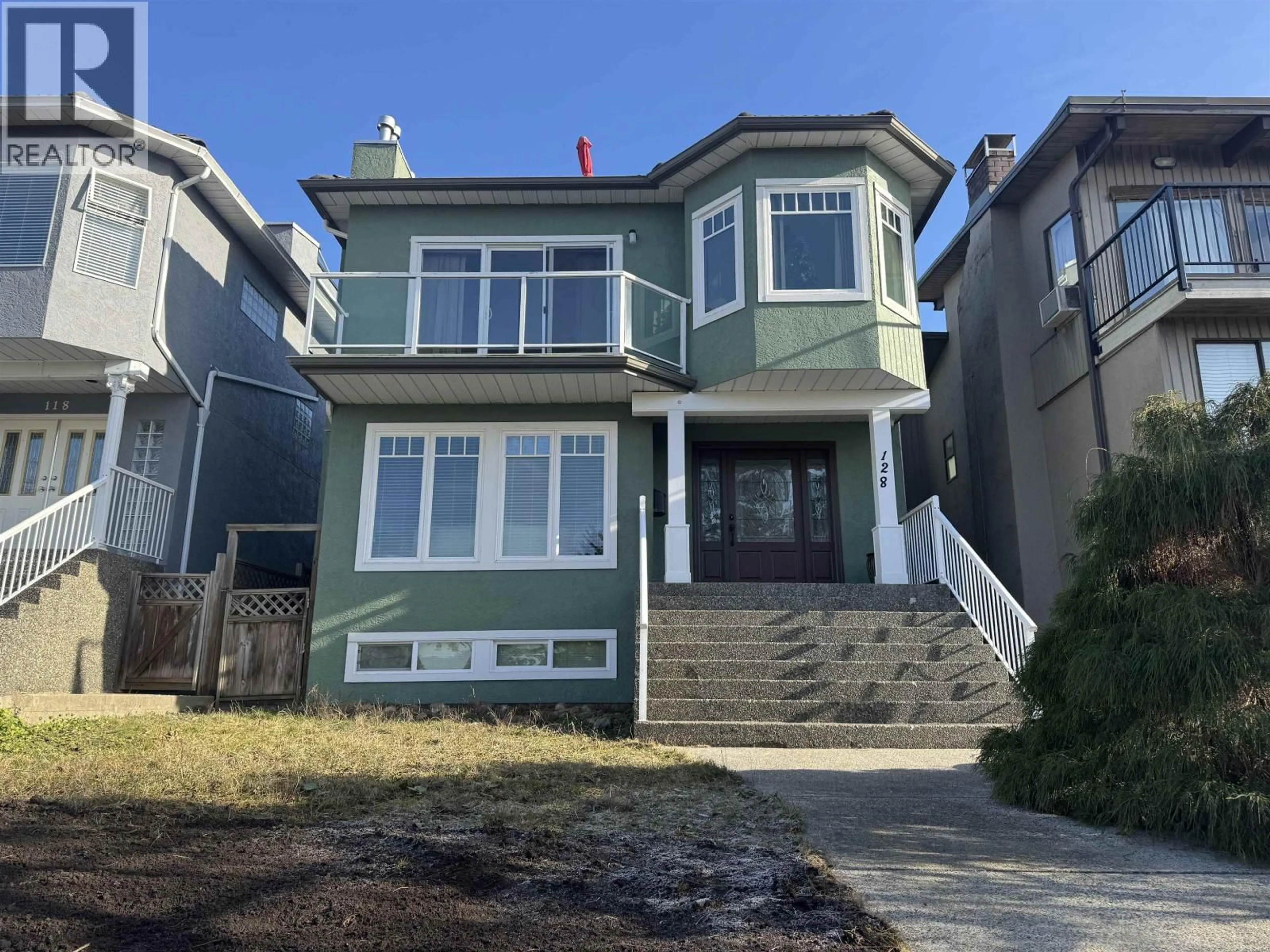 Home with vinyl exterior material, street for 128 HYTHE AVENUE, Burnaby British Columbia V5B3H7