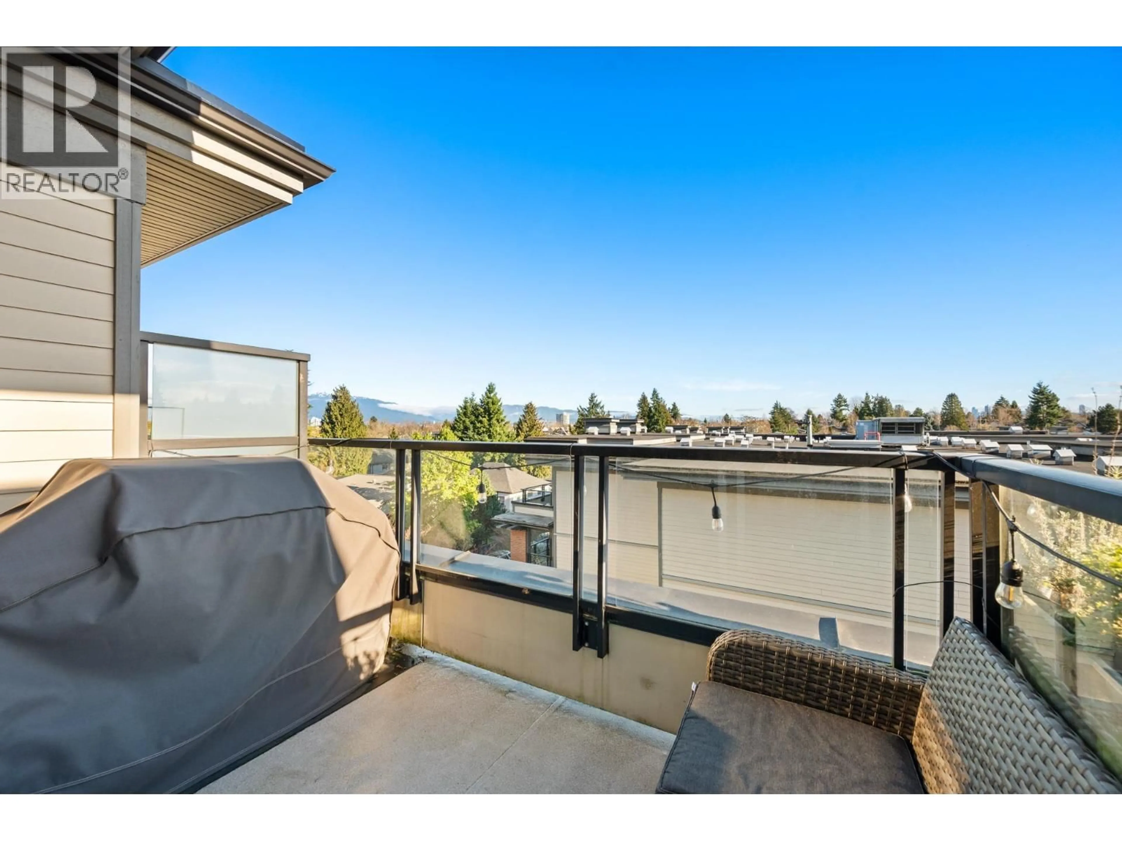 Patio, water/lake/river/ocean view for 409 - 4550 FRASER STREET, Vancouver British Columbia V5V4G8