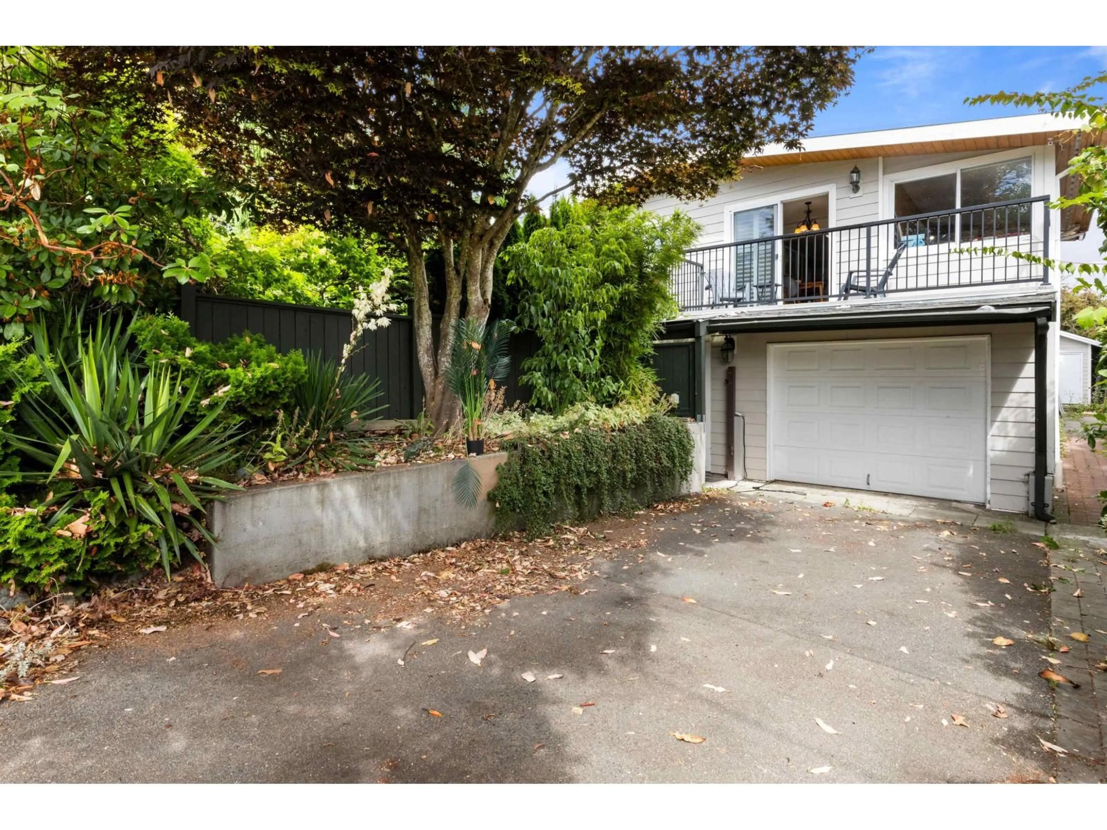 A pic from outside/outdoor area/front of a property/back of a property/a pic from drone, street for 1310 PARKER STREET, White Rock British Columbia V4B4S3