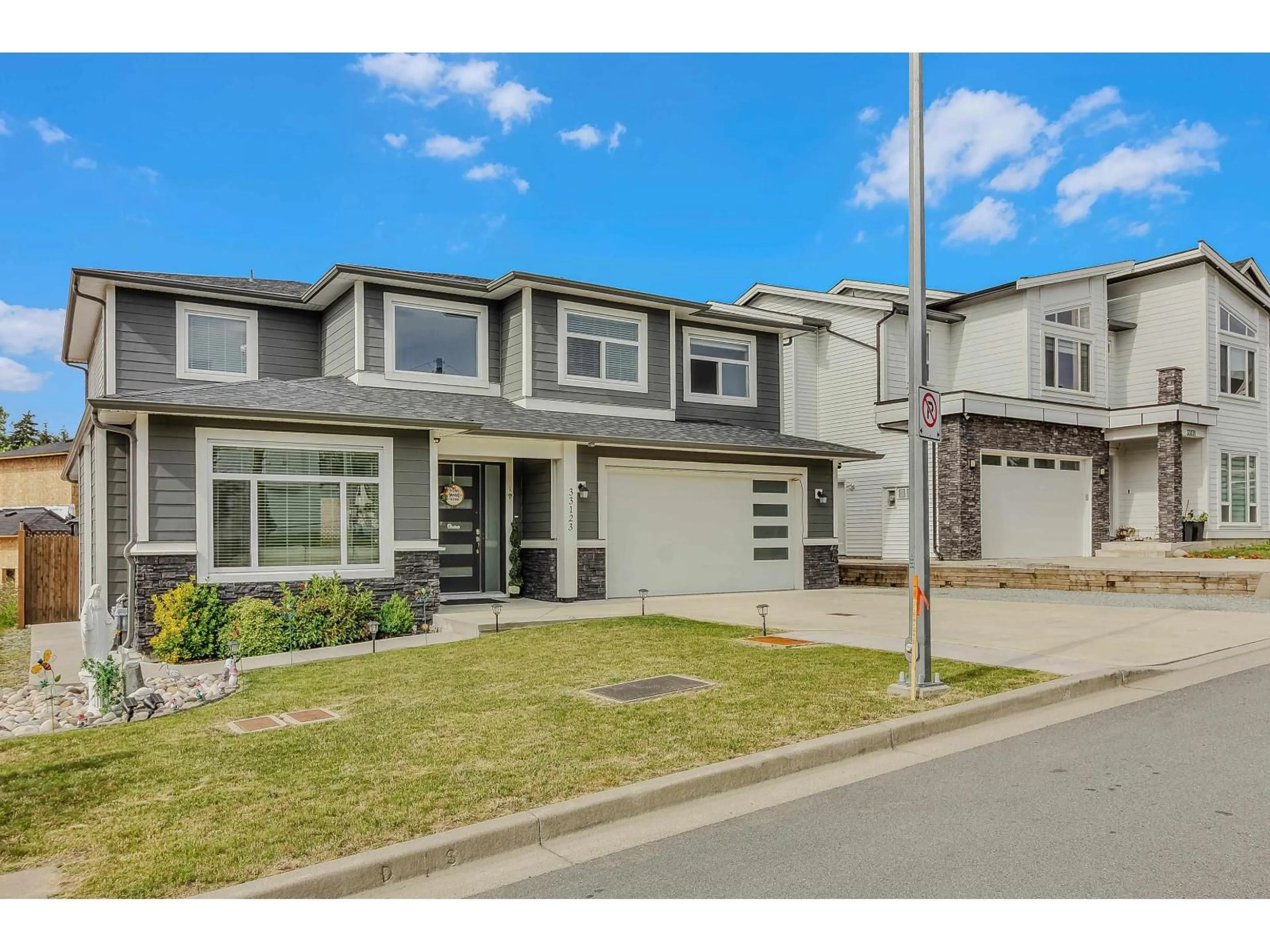 Home with vinyl exterior material, street for 33123 BENEDICT BOULEVARD, Mission British Columbia V2V0H1