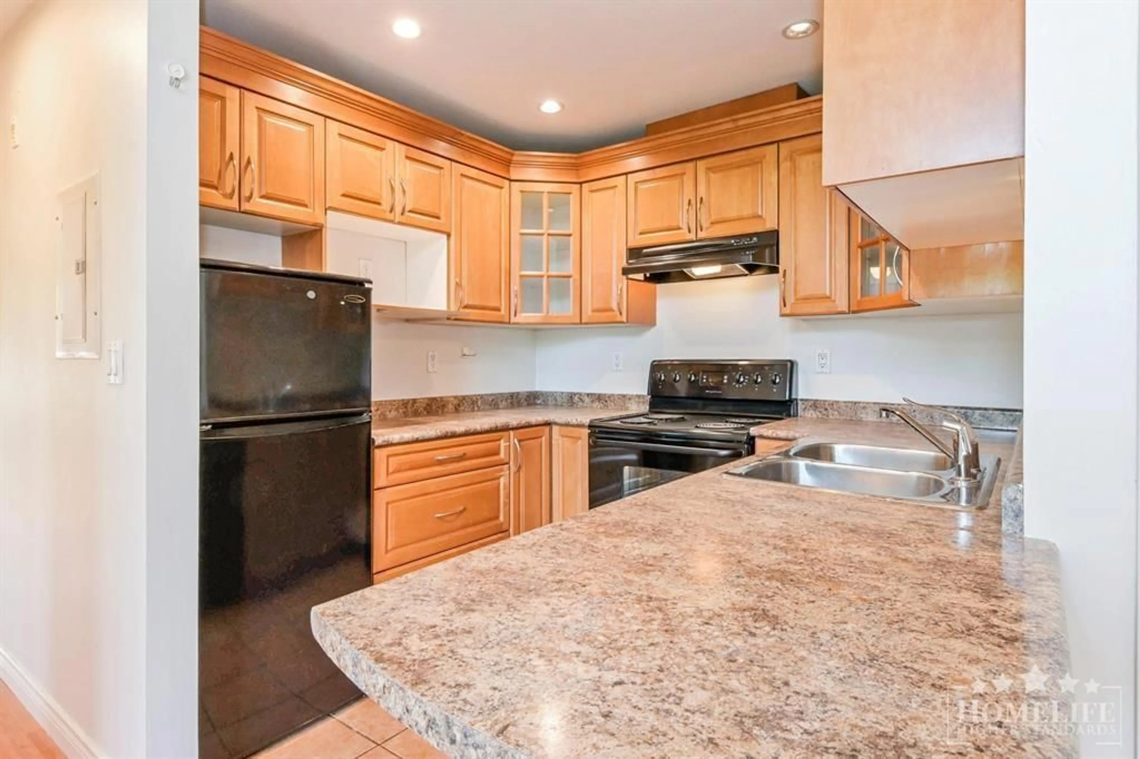 Standard kitchen, ceramic/tile floor for 201 - 2828 152 STREET, Surrey British Columbia V4P1G6