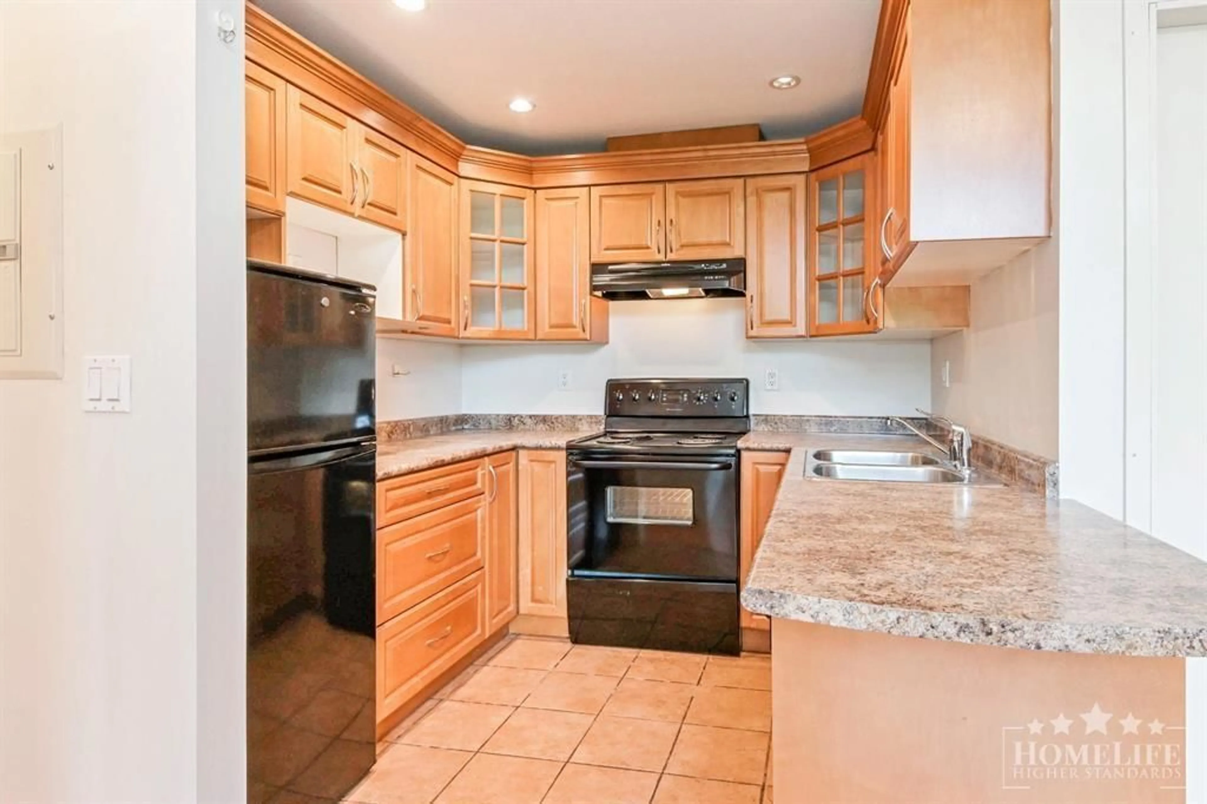 Standard kitchen, ceramic/tile floor for 201 - 2828 152 STREET, Surrey British Columbia V4P1G6