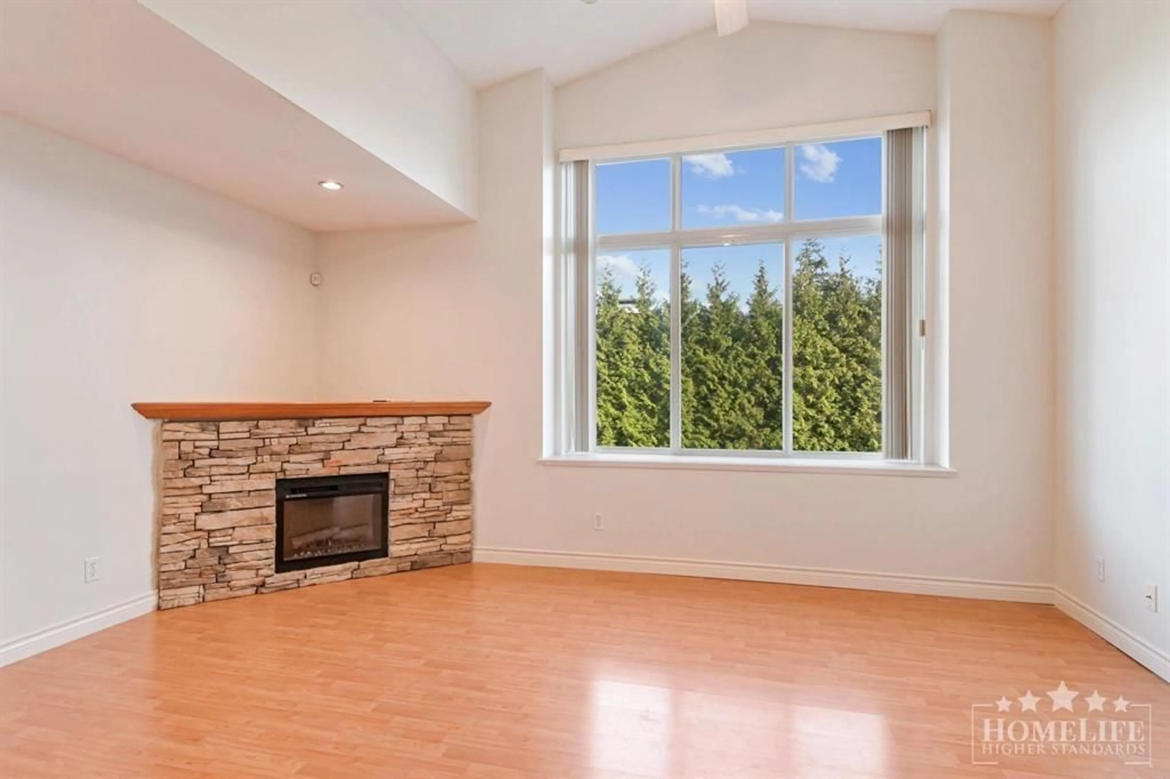 A pic of a room for 201 - 2828 152 STREET, Surrey British Columbia V4P1G6