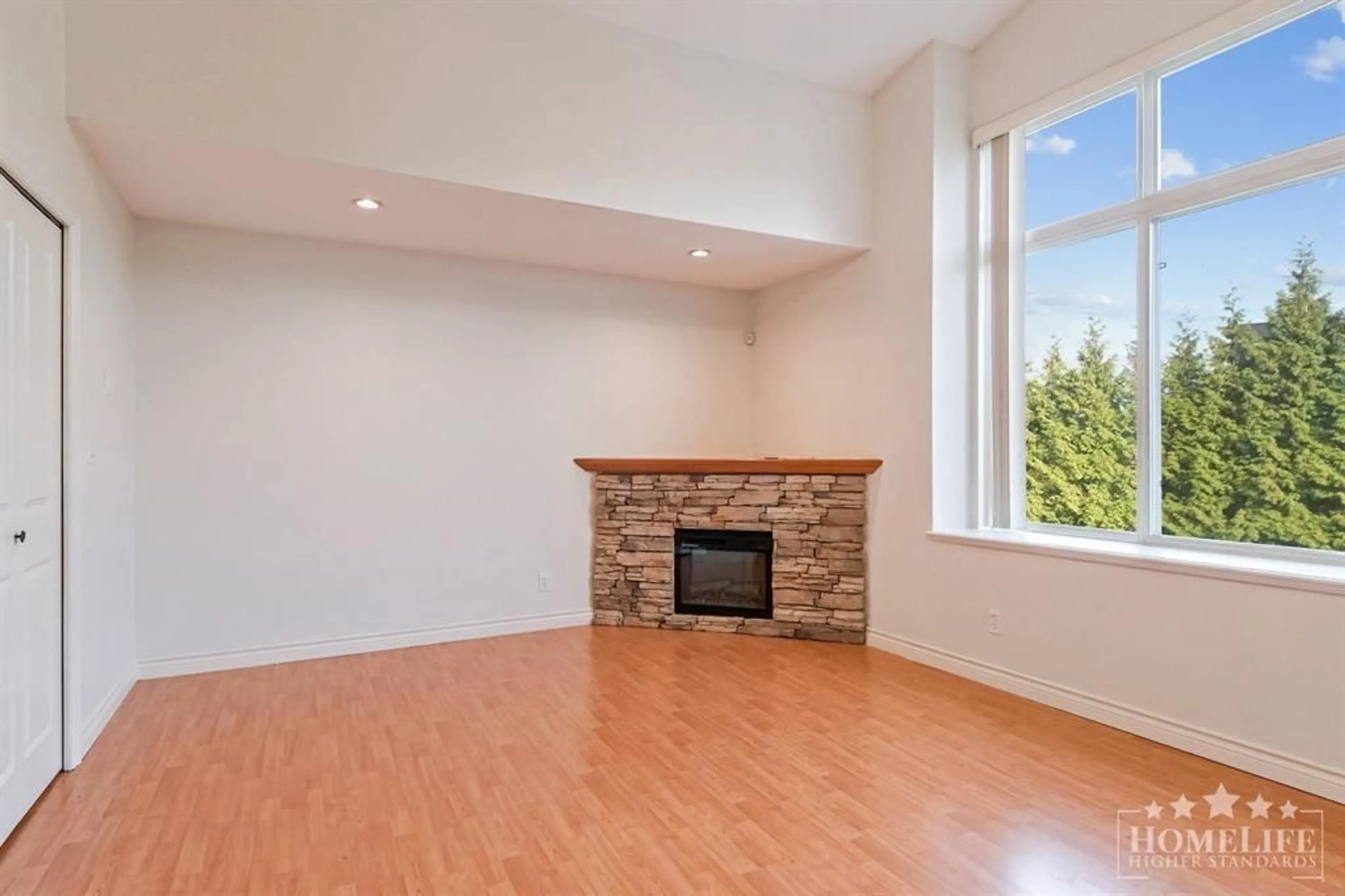 A pic of a room for 201 - 2828 152 STREET, Surrey British Columbia V4P1G6