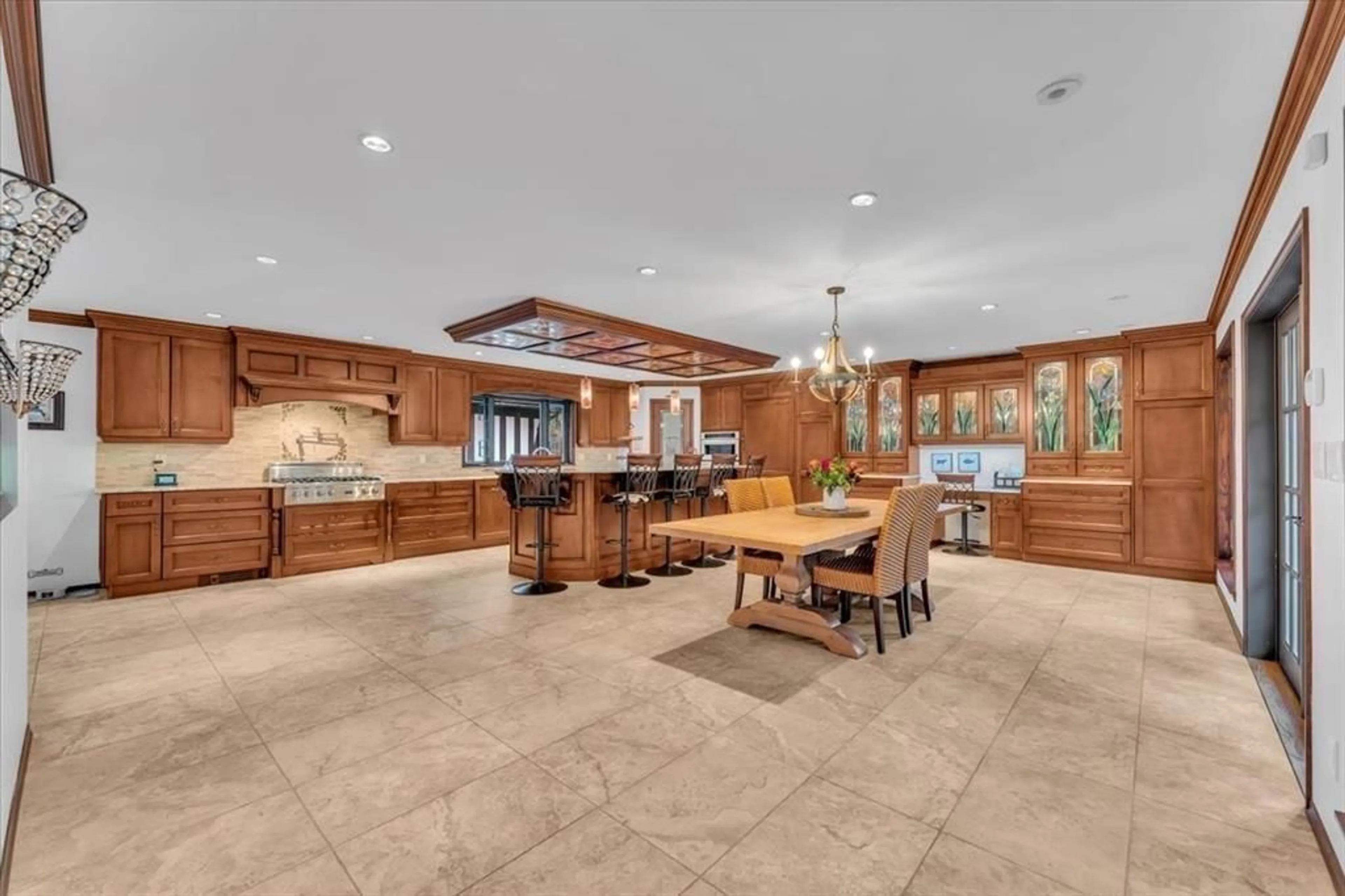 Open concept kitchen, ceramic/tile floor for 20077 FERNRIDGE CRESCENT, Langley British Columbia V2Z1X4