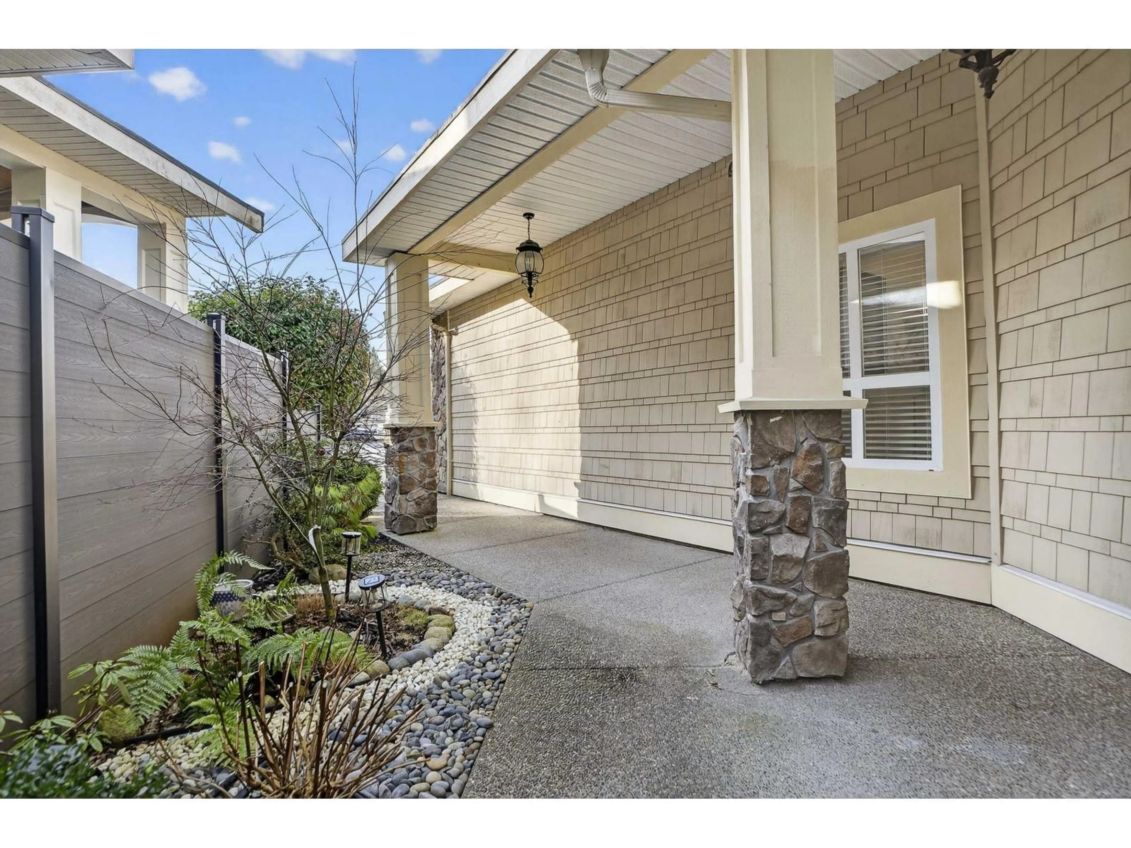 Indoor entryway for 21657 92B AVENUE, Langley British Columbia V1M0A3