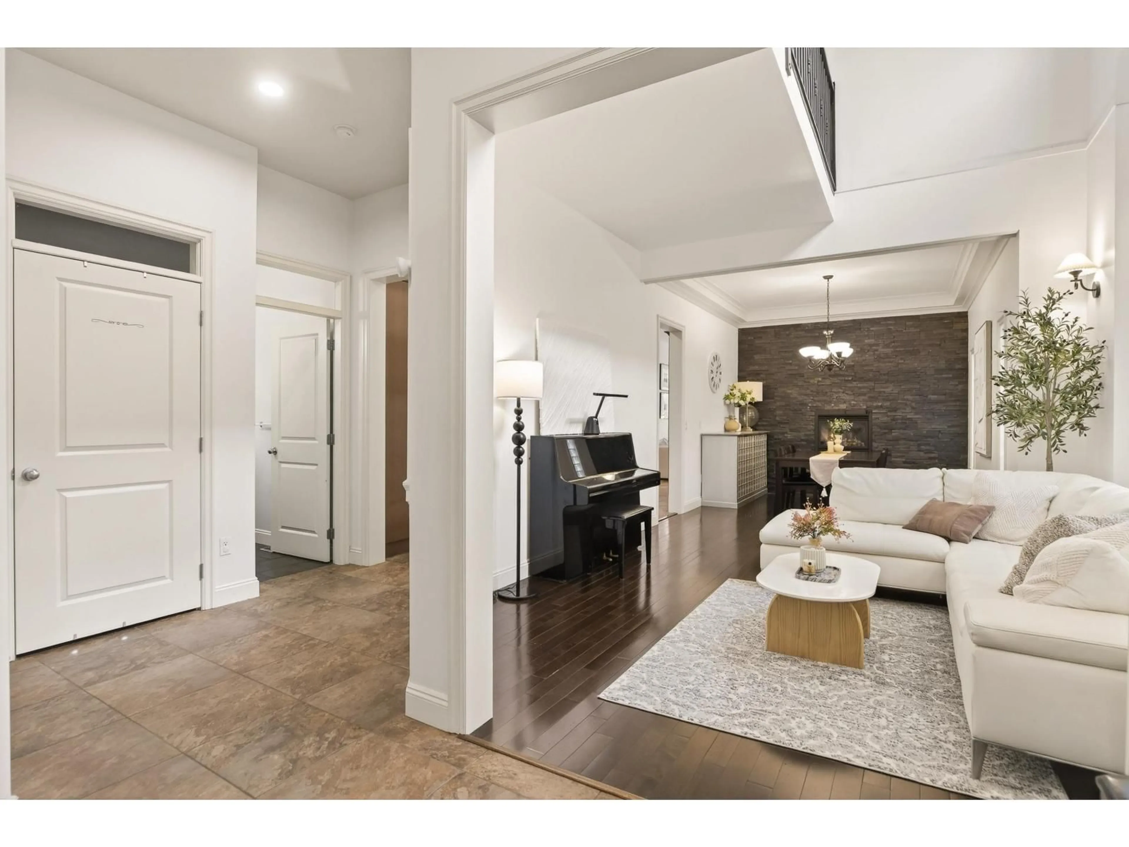 Indoor entryway for 21657 92B AVENUE, Langley British Columbia V1M0A3