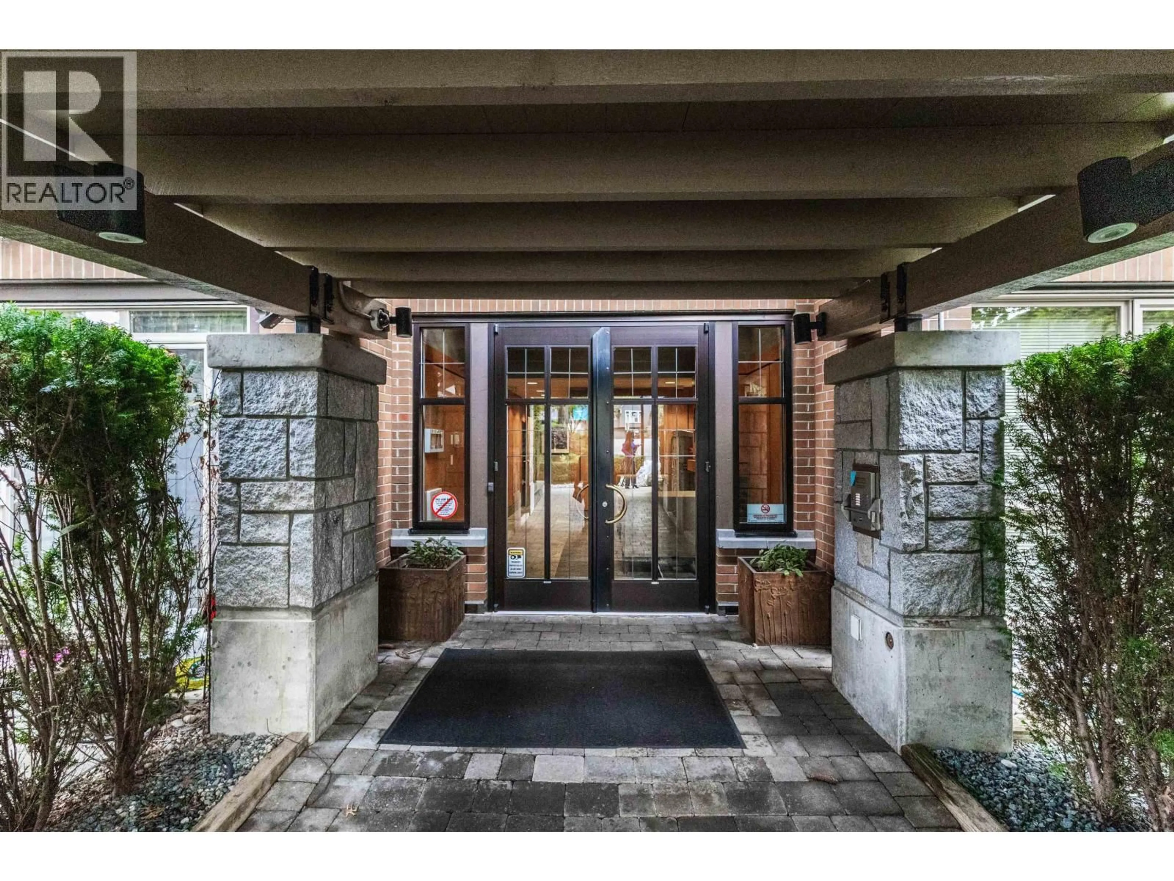 Indoor foyer for 104 - 4883 MACLURE MEWS, Vancouver British Columbia V6J5M8