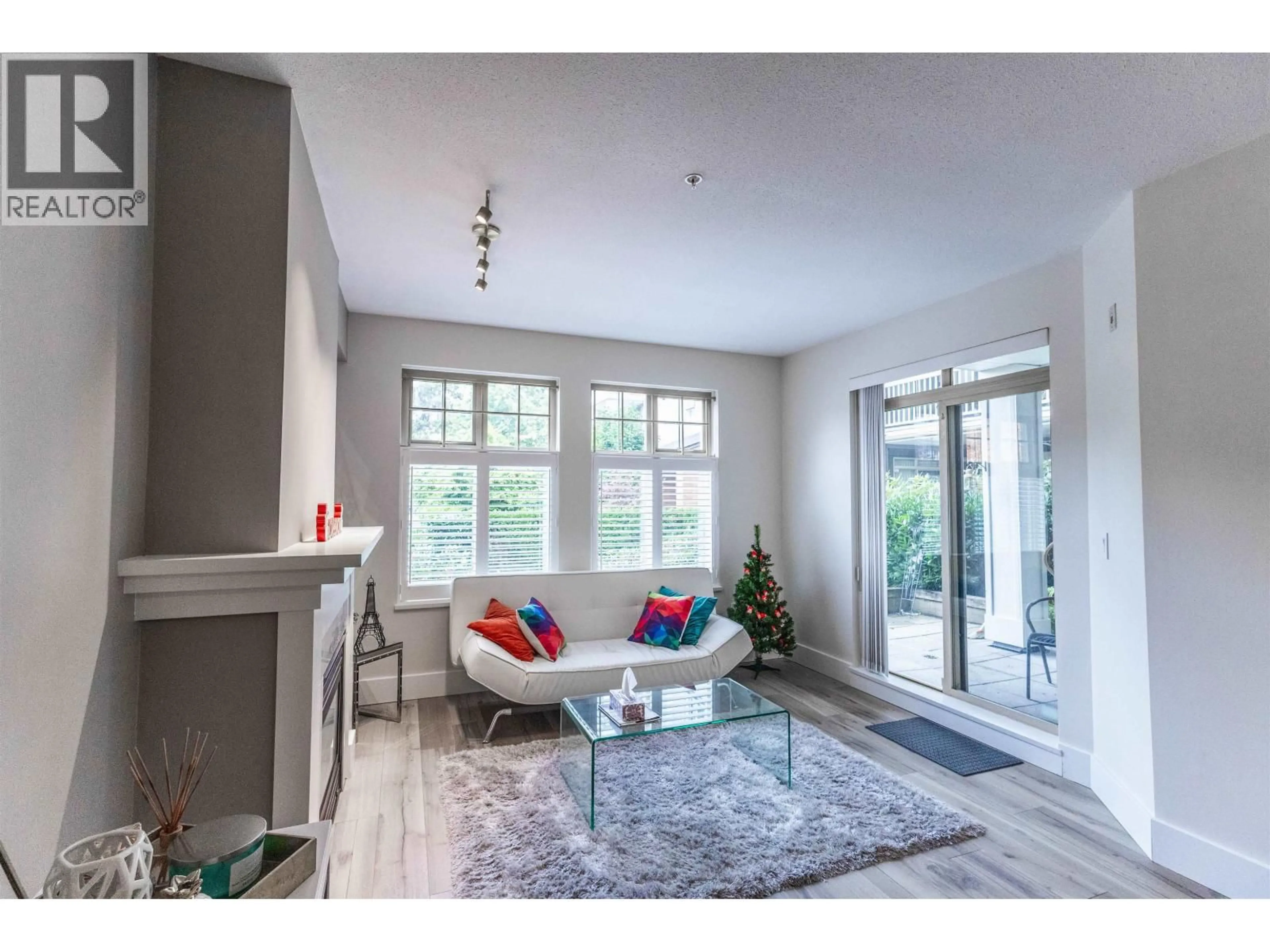 Living room with furniture, unknown for 104 - 4883 MACLURE MEWS, Vancouver British Columbia V6J5M8