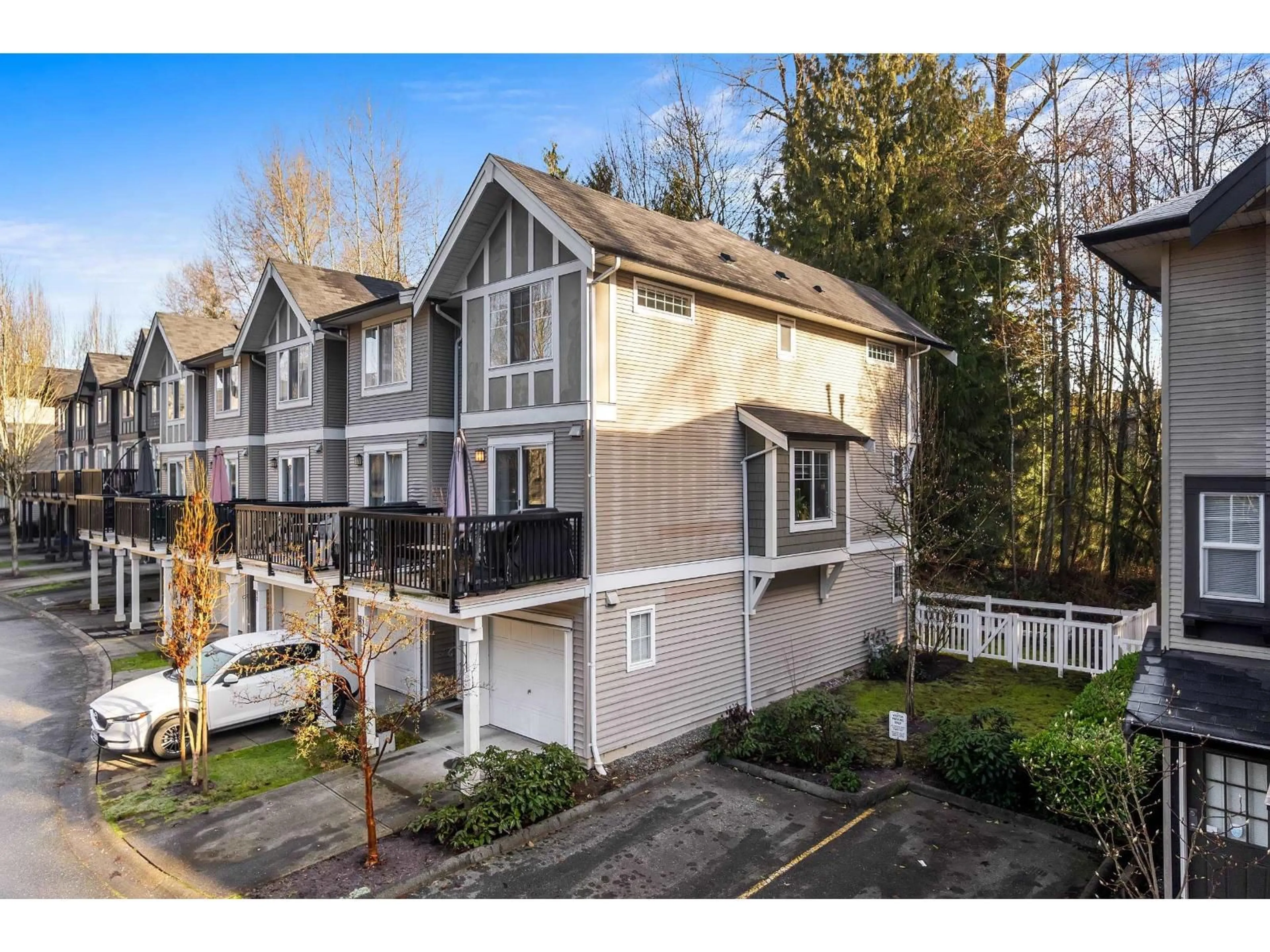 A pic from outside/outdoor area/front of a property/back of a property/a pic from drone, unknown for 59 - 20176 68 AVENUE, Langley British Columbia V2Y2X7