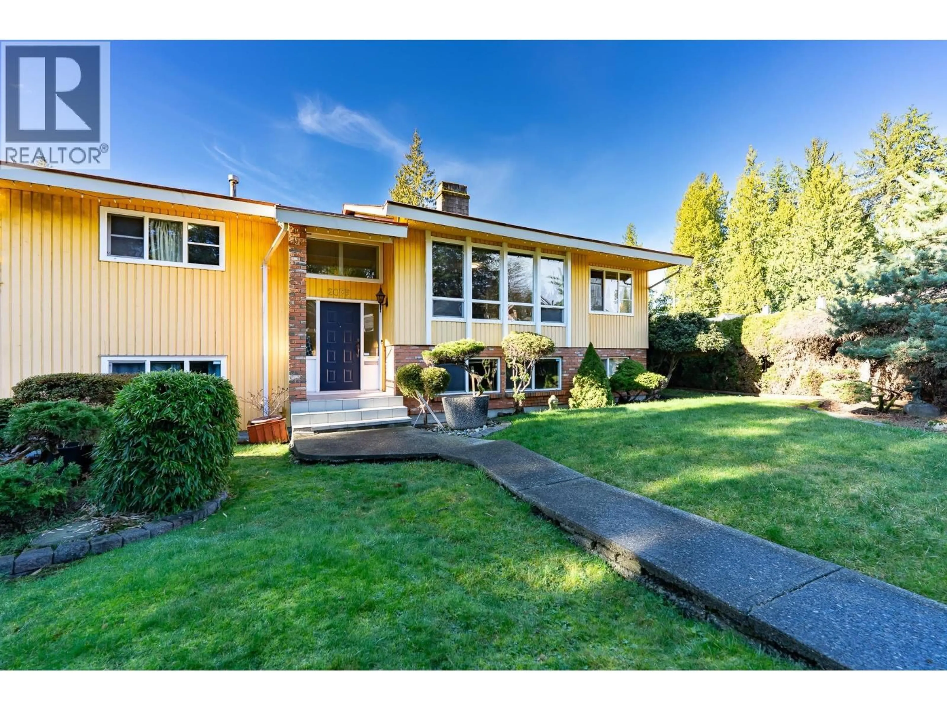 Home with vinyl exterior material, street for 2075 RUFUS DRIVE, North Vancouver British Columbia V7J3N2