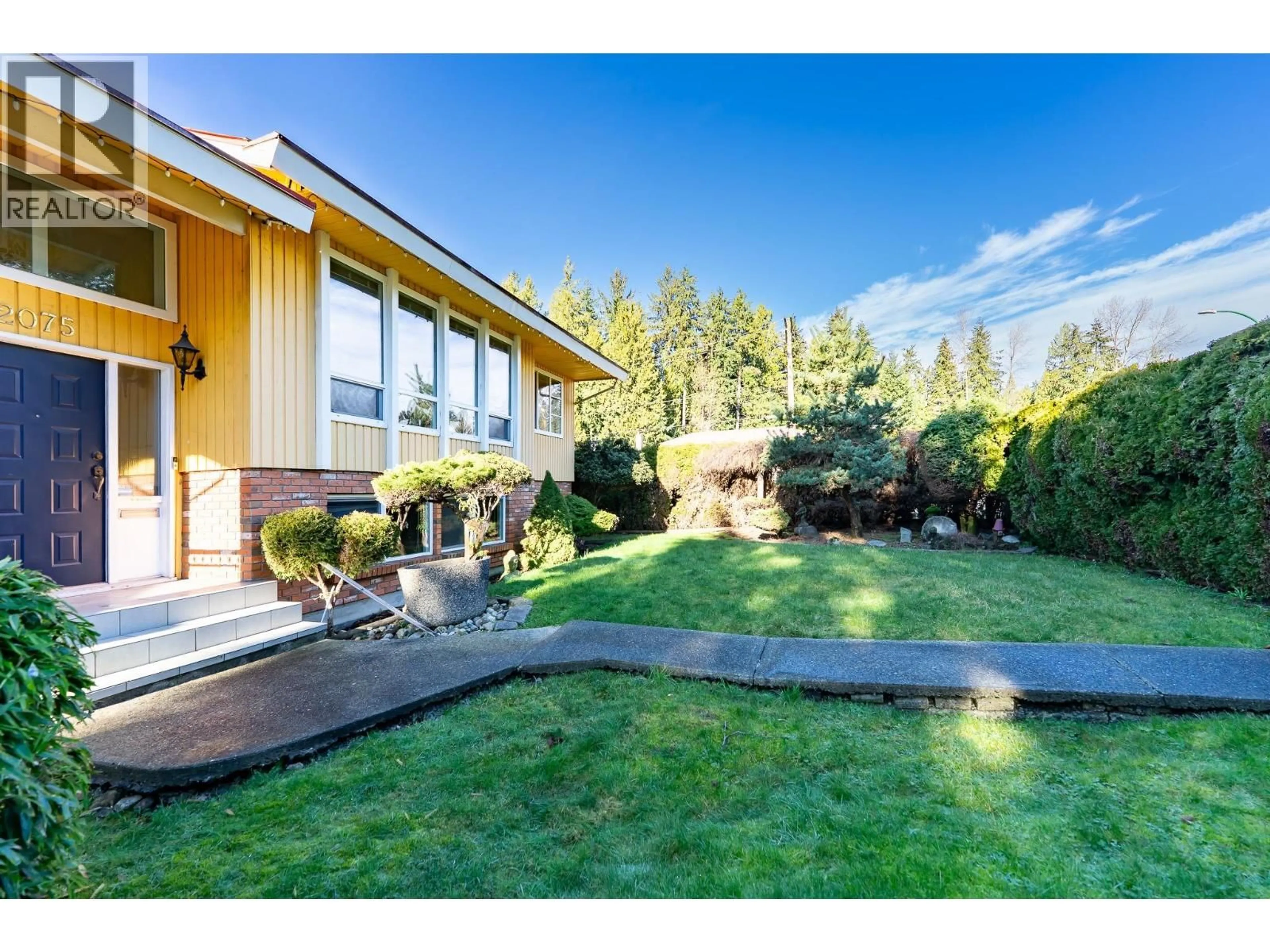 A pic from outside/outdoor area/front of a property/back of a property/a pic from drone, street for 2075 RUFUS DRIVE, North Vancouver British Columbia V7J3N2