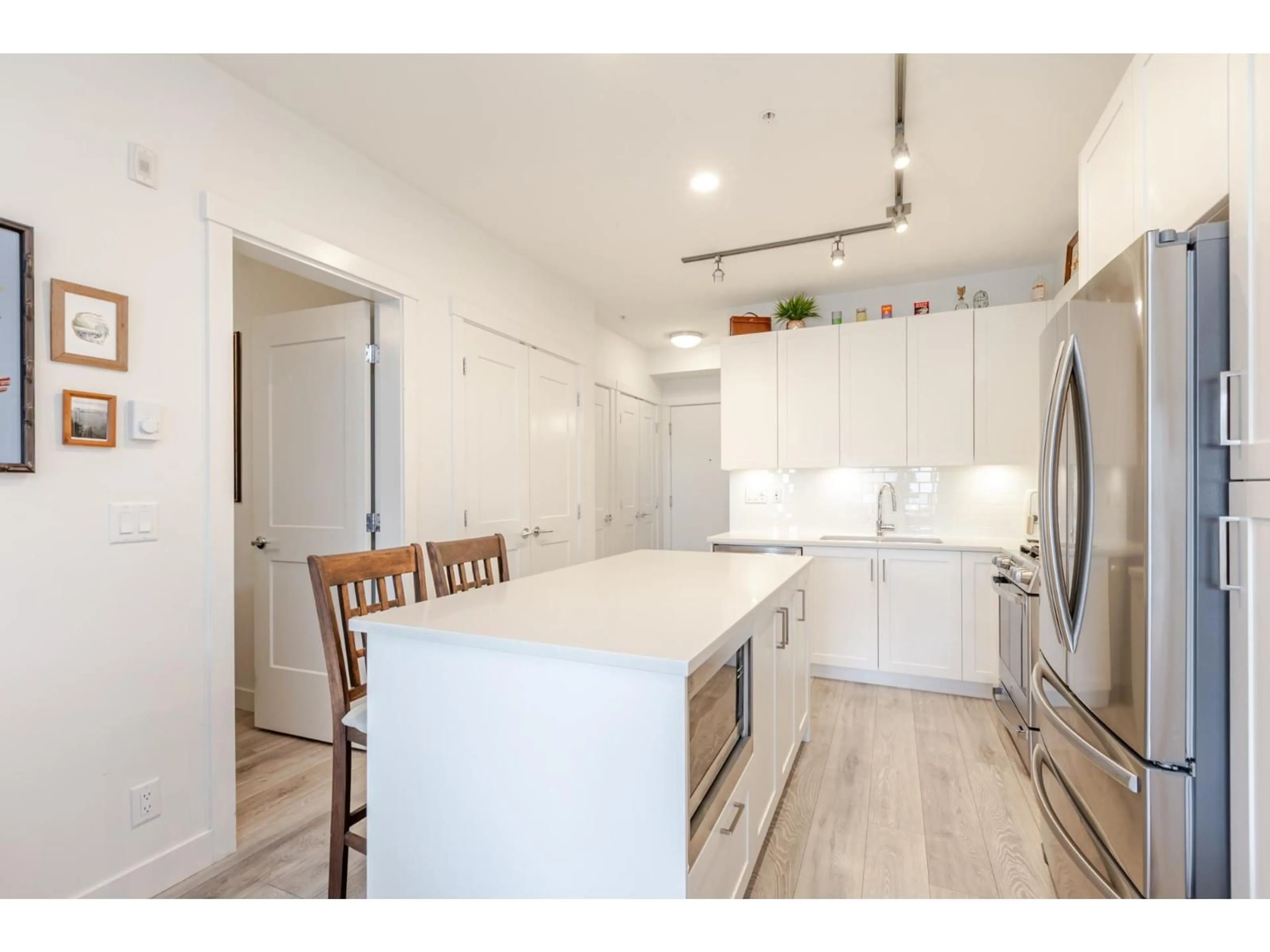 Open concept kitchen, unknown for 303 - 20673 78 AVENUE, Langley British Columbia V2Y3K1