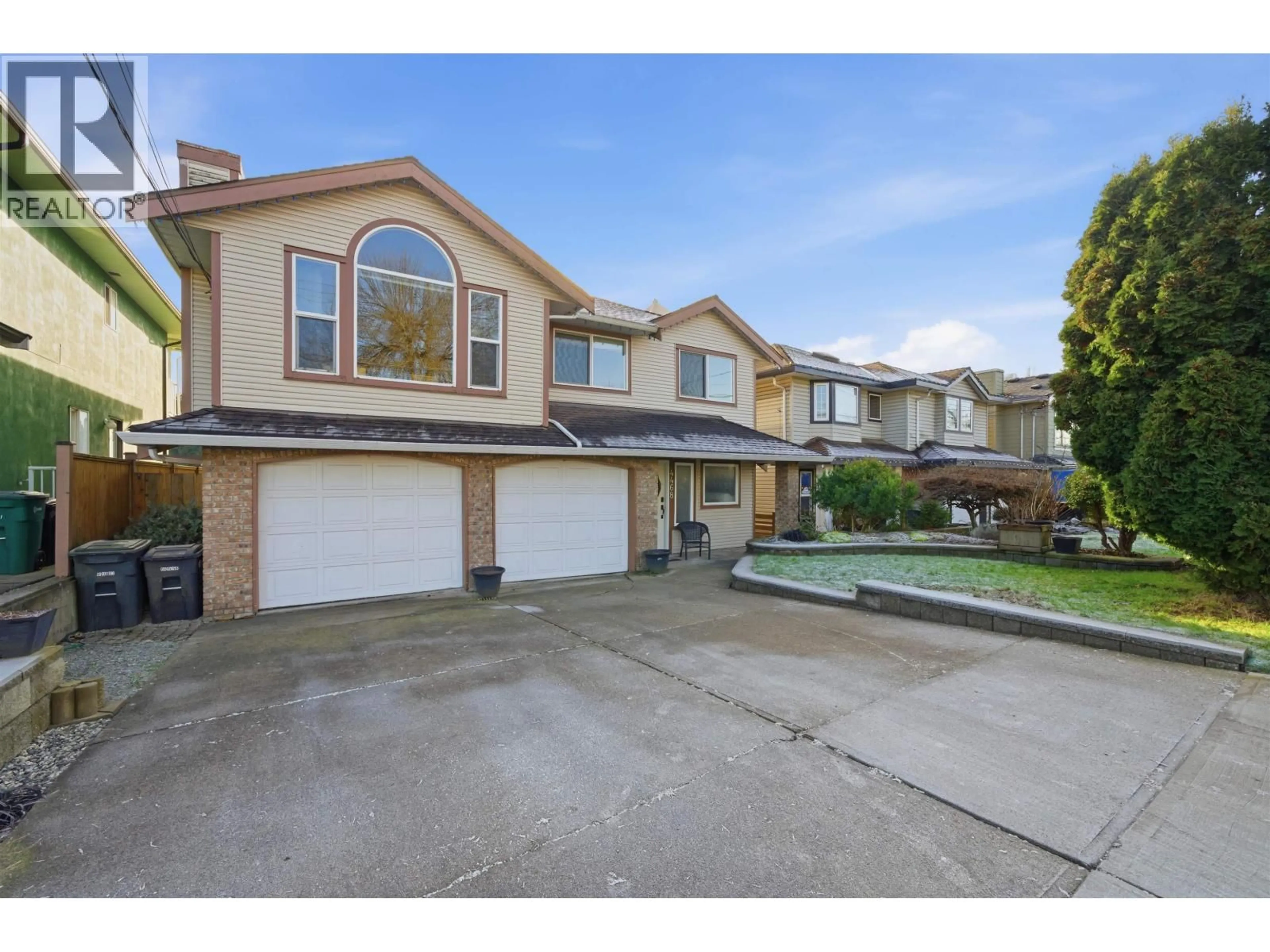 A pic from outside/outdoor area/front of a property/back of a property/a pic from drone, street for 4468 GRAVELEY STREET, Burnaby British Columbia V5C3T8