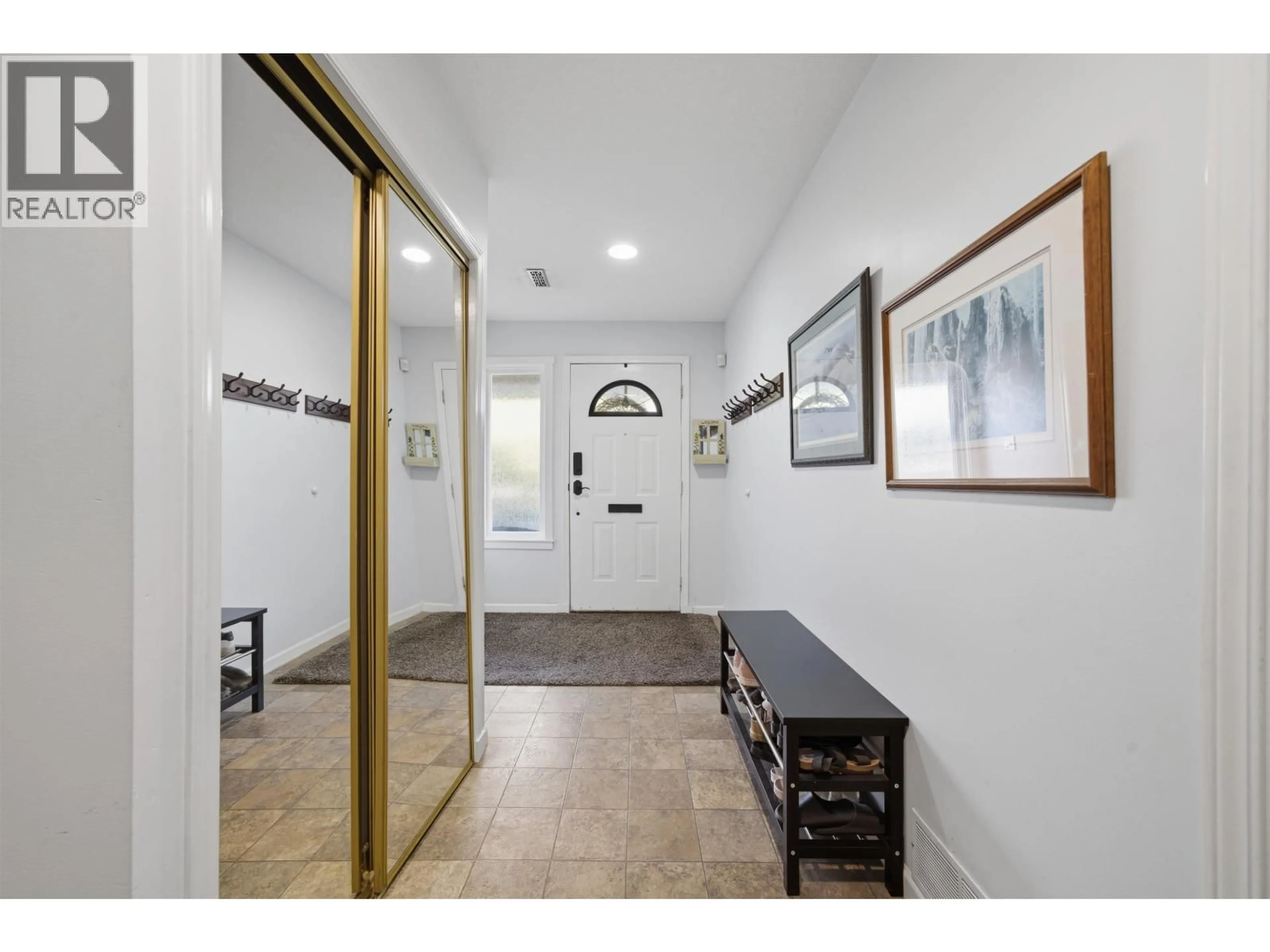 Indoor entryway for 4468 GRAVELEY STREET, Burnaby British Columbia V5C3T8