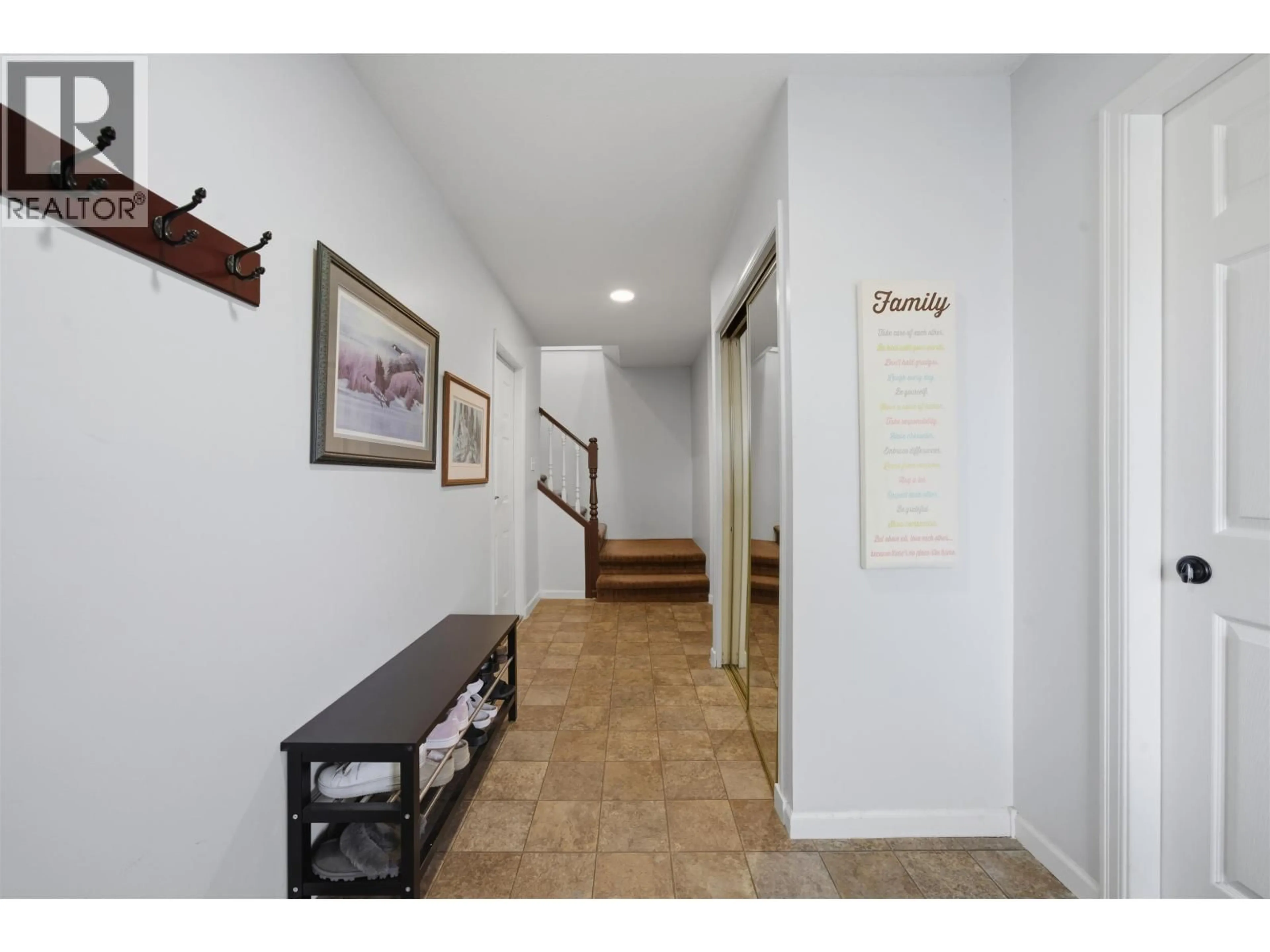 Indoor entryway for 4468 GRAVELEY STREET, Burnaby British Columbia V5C3T8