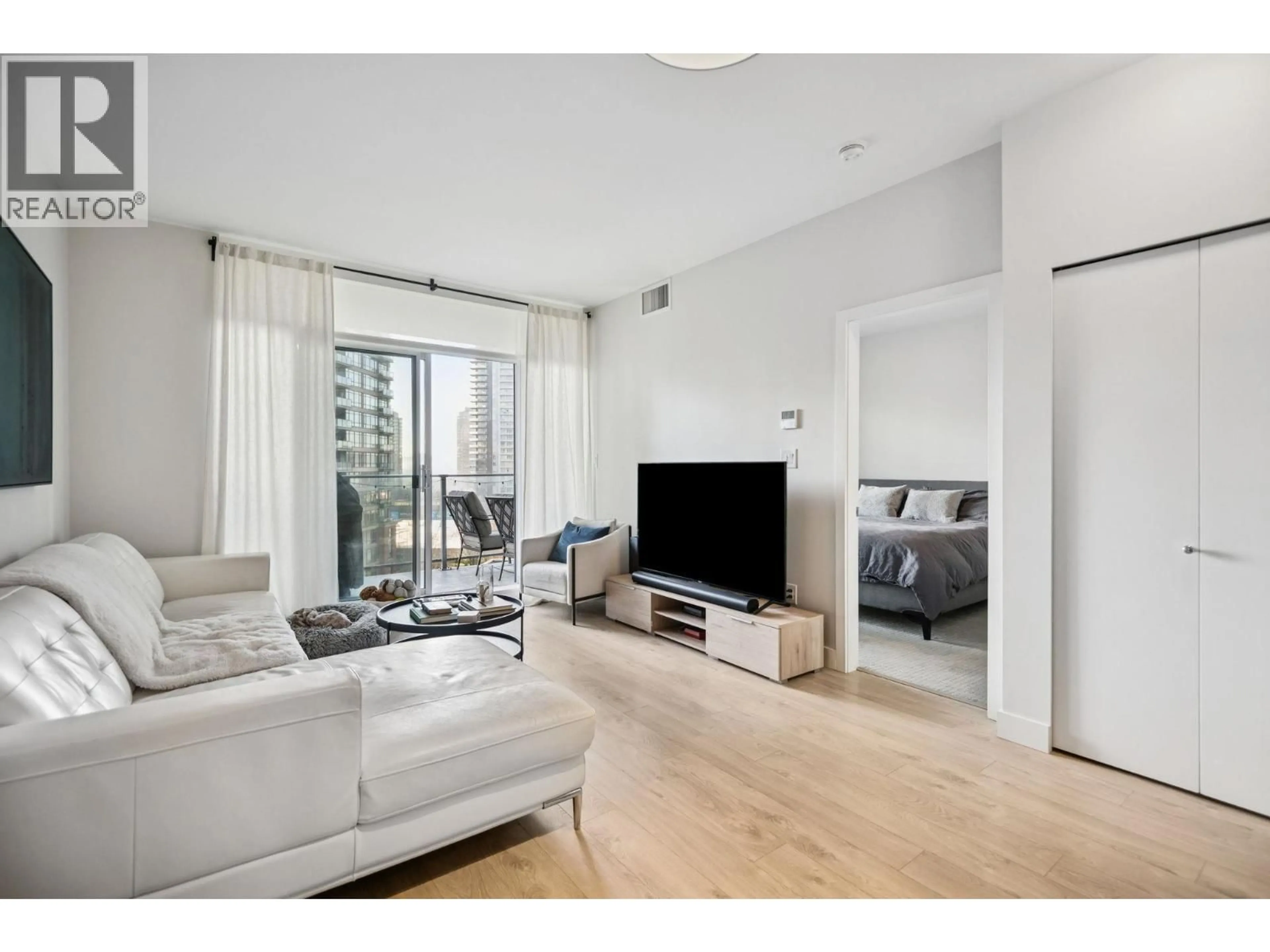 Living room with furniture, unknown for 601 - 1788 GILMORE AVENUE, Burnaby British Columbia V5C0L5