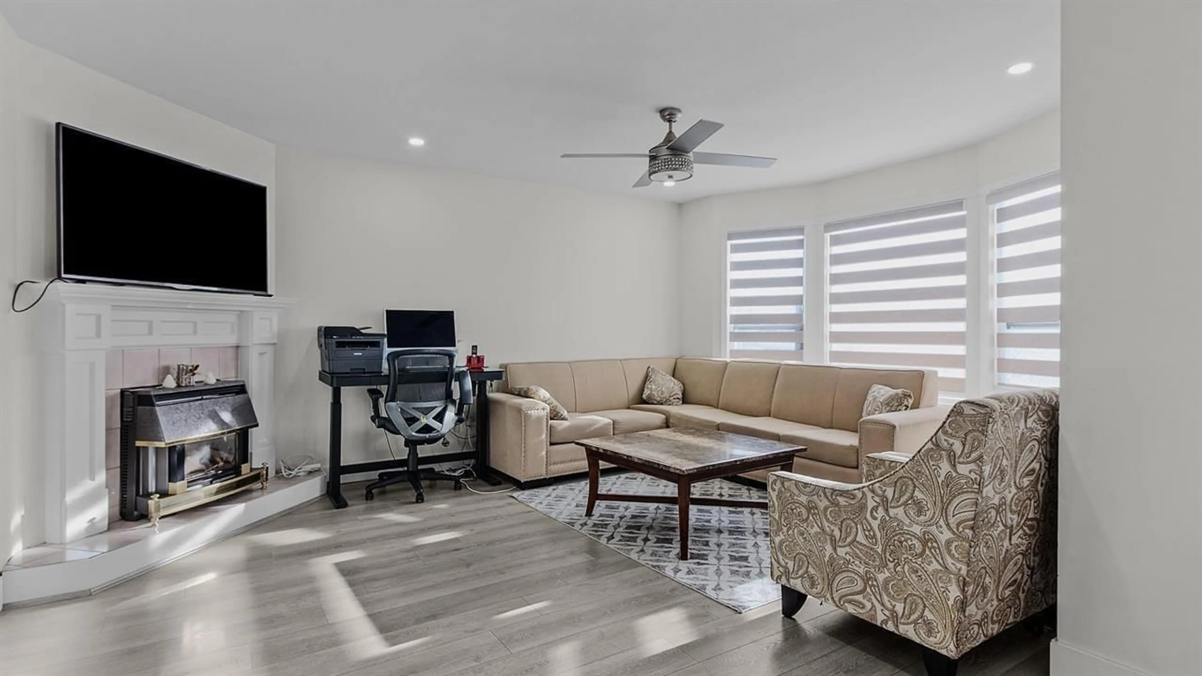 Living room with furniture, unknown for 31297 WAGNER DRIVE, Abbotsford British Columbia V2T5G1