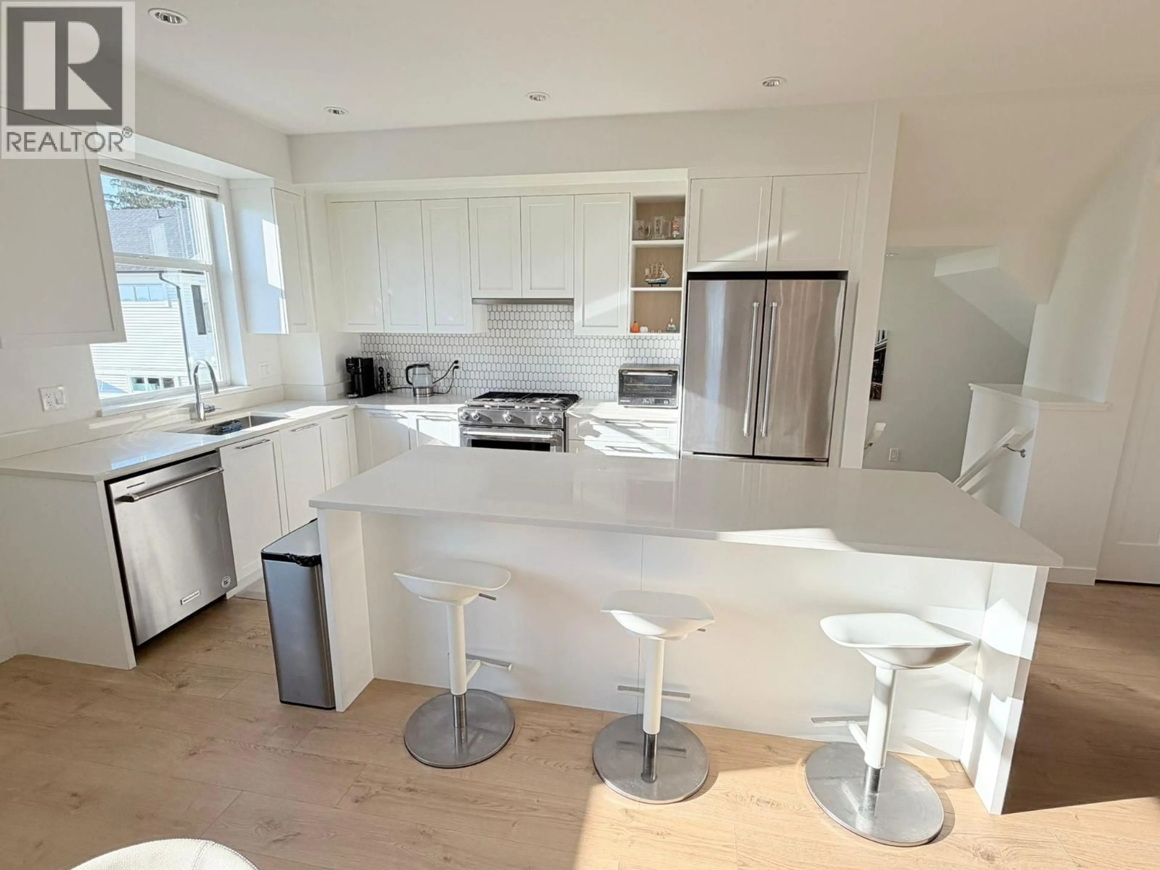 Contemporary kitchen, unknown for 162 - 3565 BAYCREST AVENUE, Coquitlam British Columbia V3B2W7