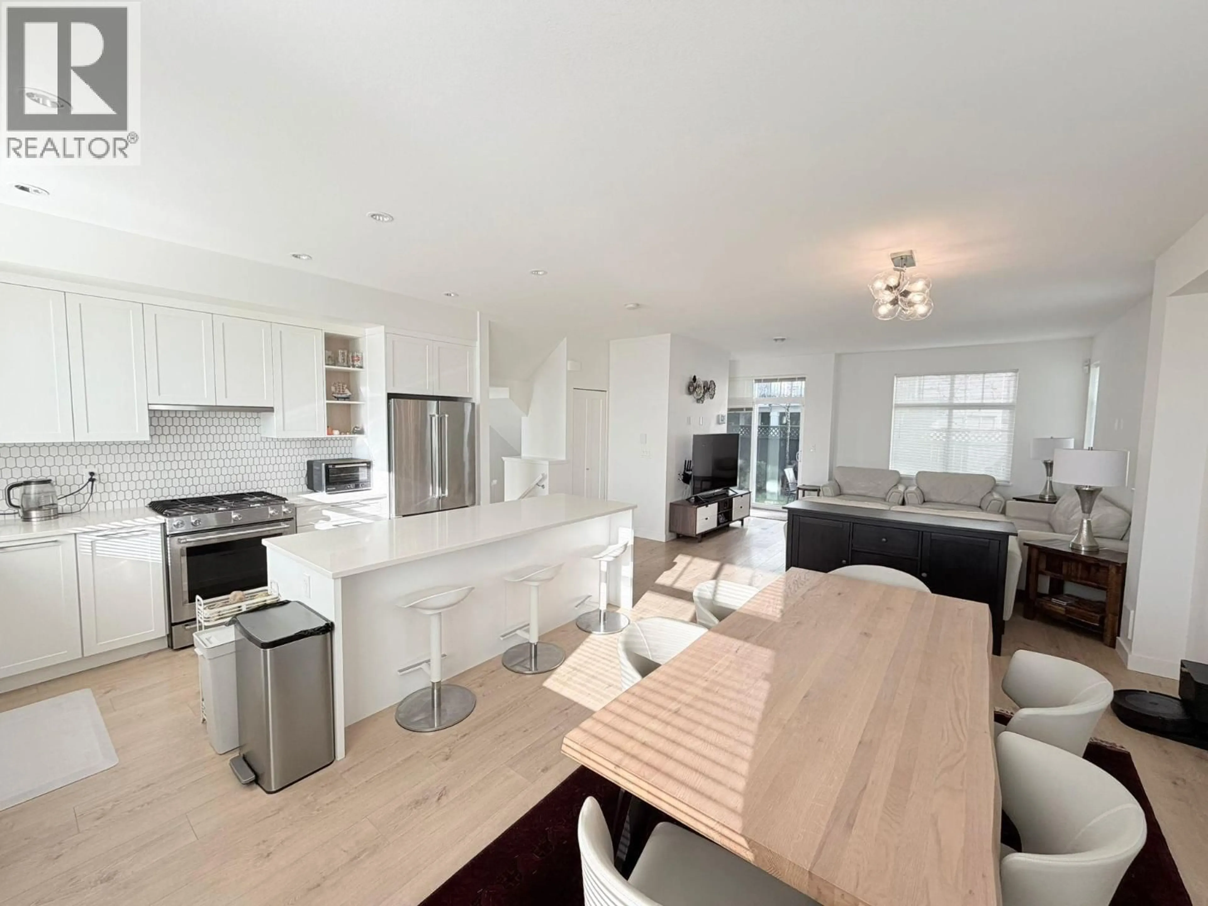 Open concept kitchen, wood/laminate floor for 162 - 3565 BAYCREST AVENUE, Coquitlam British Columbia V3B2W7