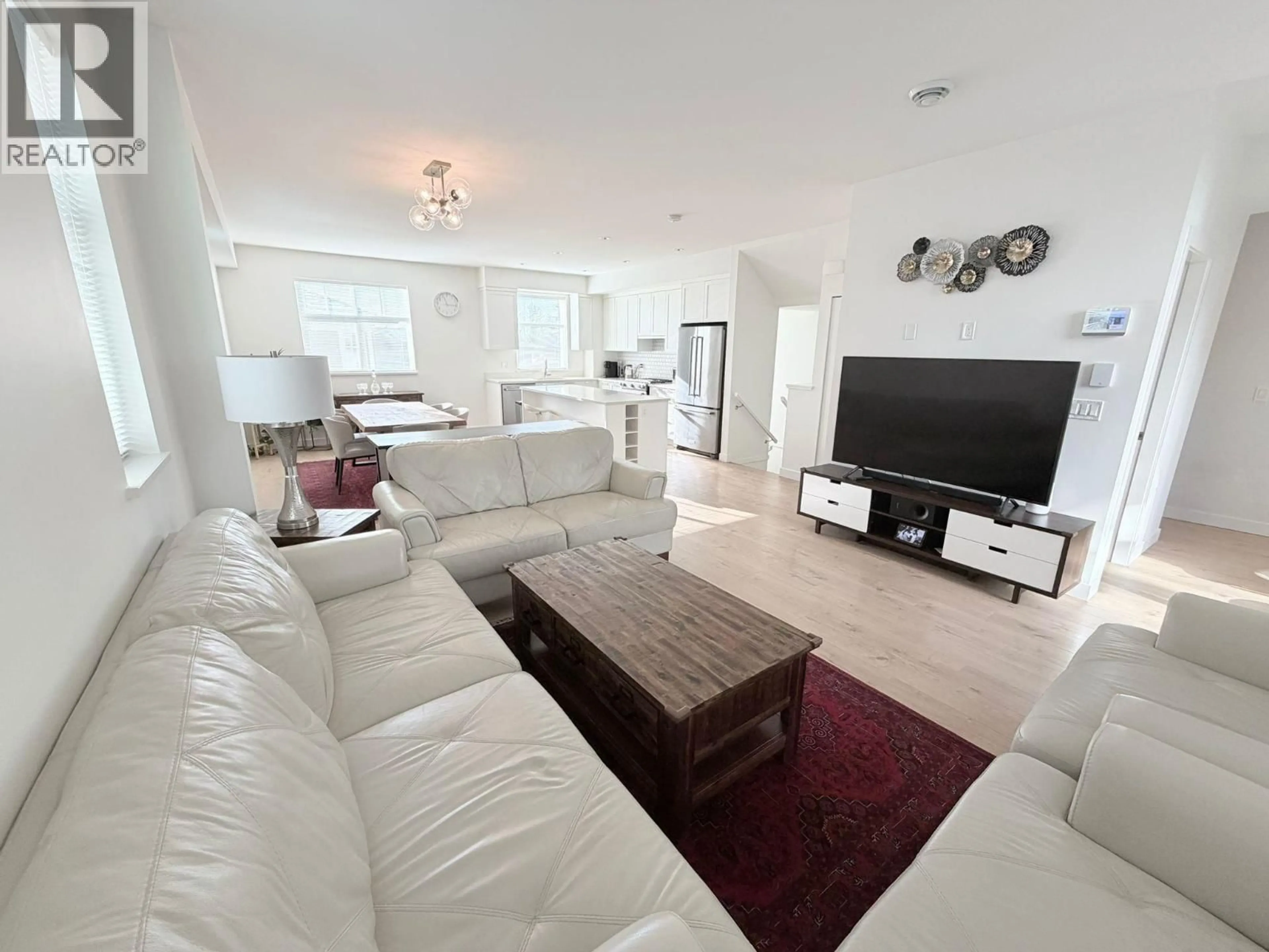 Living room with furniture, unknown for 162 - 3565 BAYCREST AVENUE, Coquitlam British Columbia V3B2W7