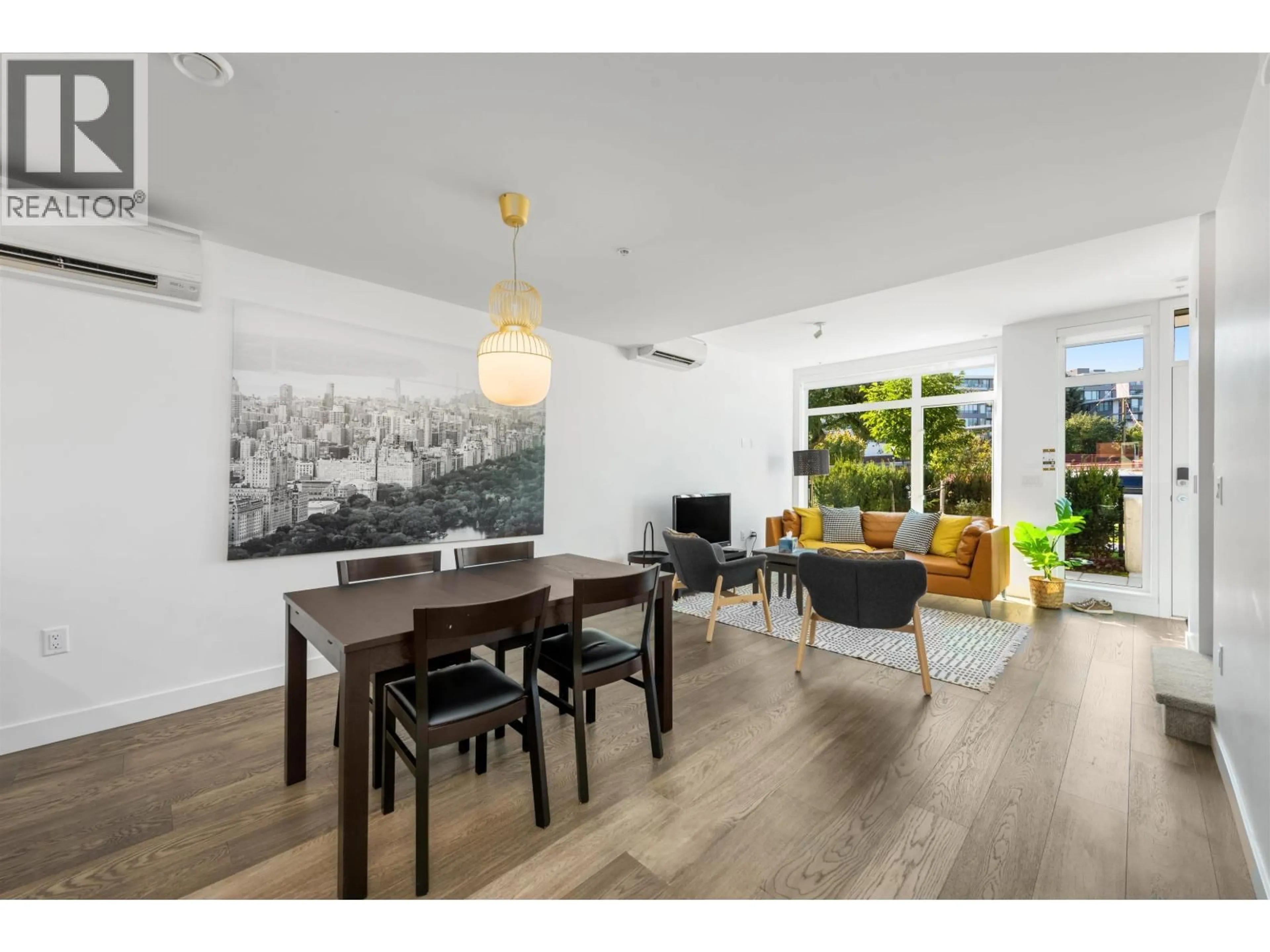 Dining room, wood/laminate floor for 561 29TH AVENUE, Vancouver British Columbia V5Z2H8