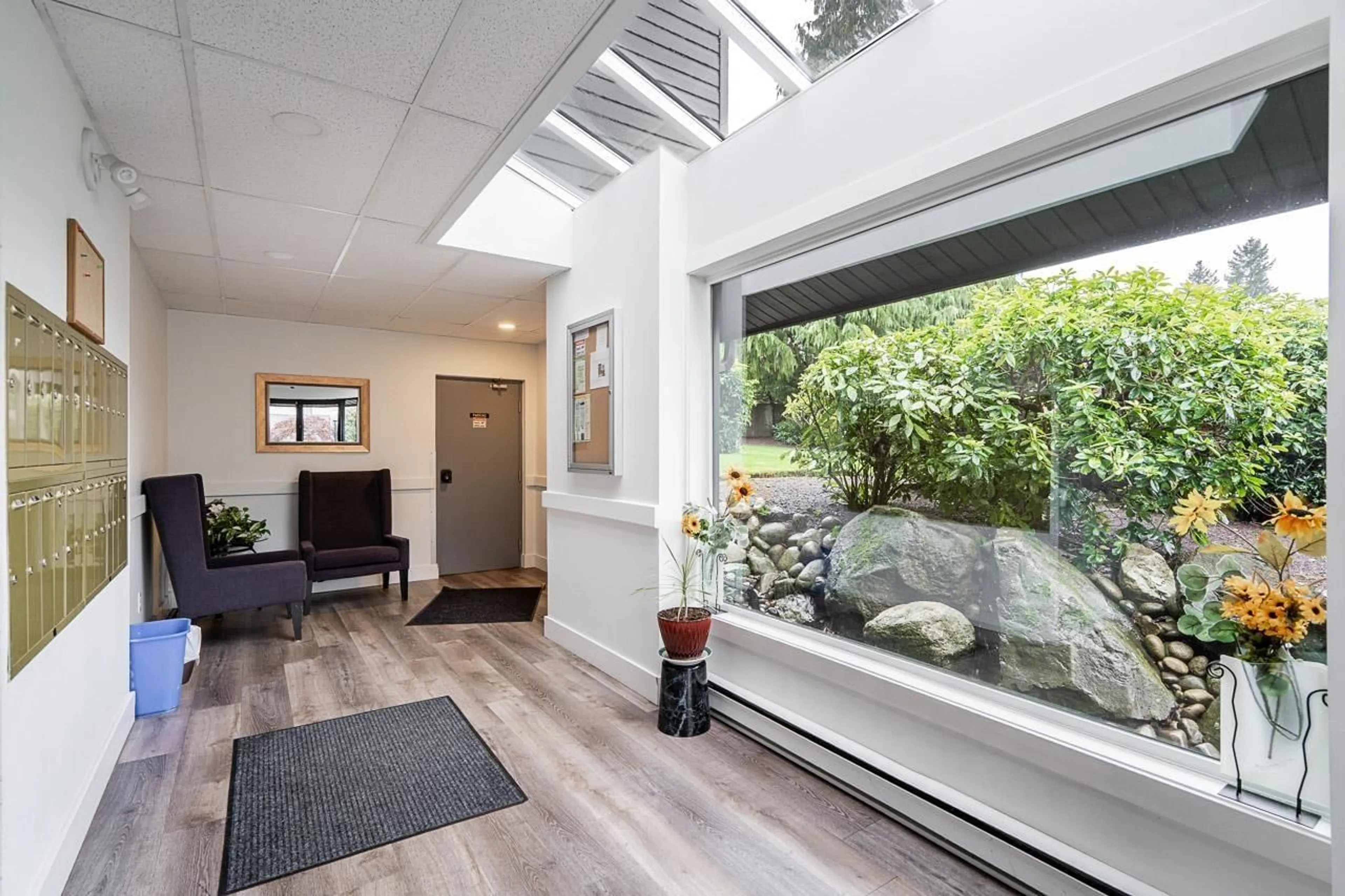 Indoor foyer for 107 - 32124 TIMS AVENUE, Abbotsford British Columbia V2T2H4