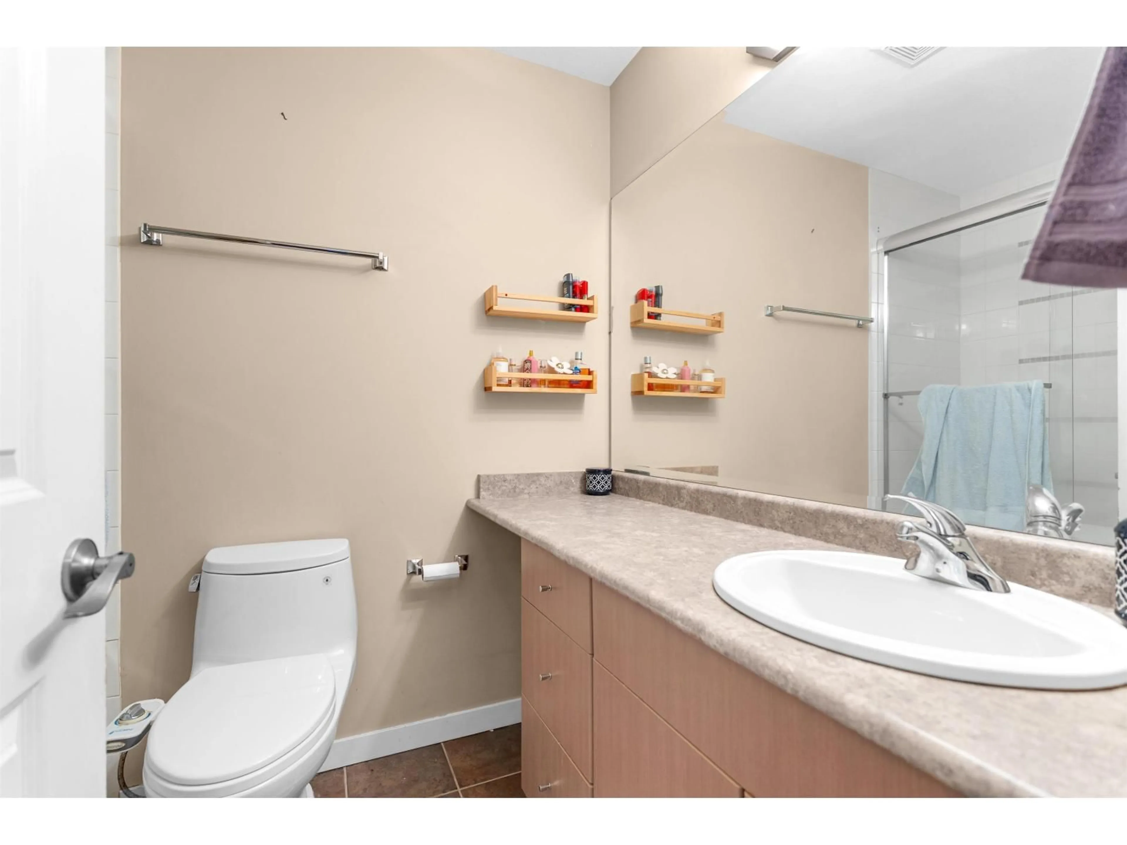 Standard bathroom, unknown for 49 - 18701 66 AVENUE, Surrey British Columbia V3S4P3