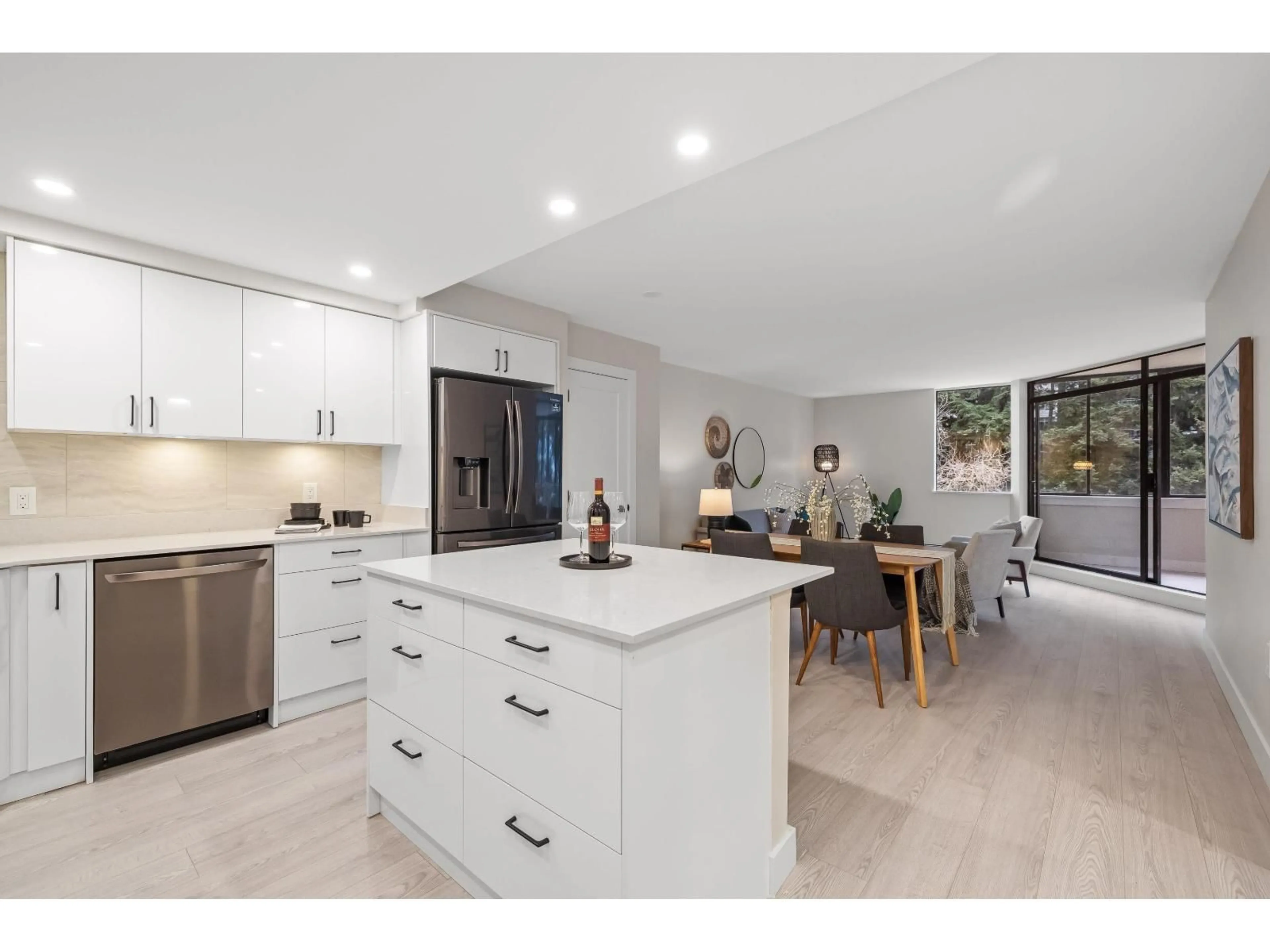 Open concept kitchen, unknown for 304 - 1480 FOSTER STREET, Surrey British Columbia V4B3X7