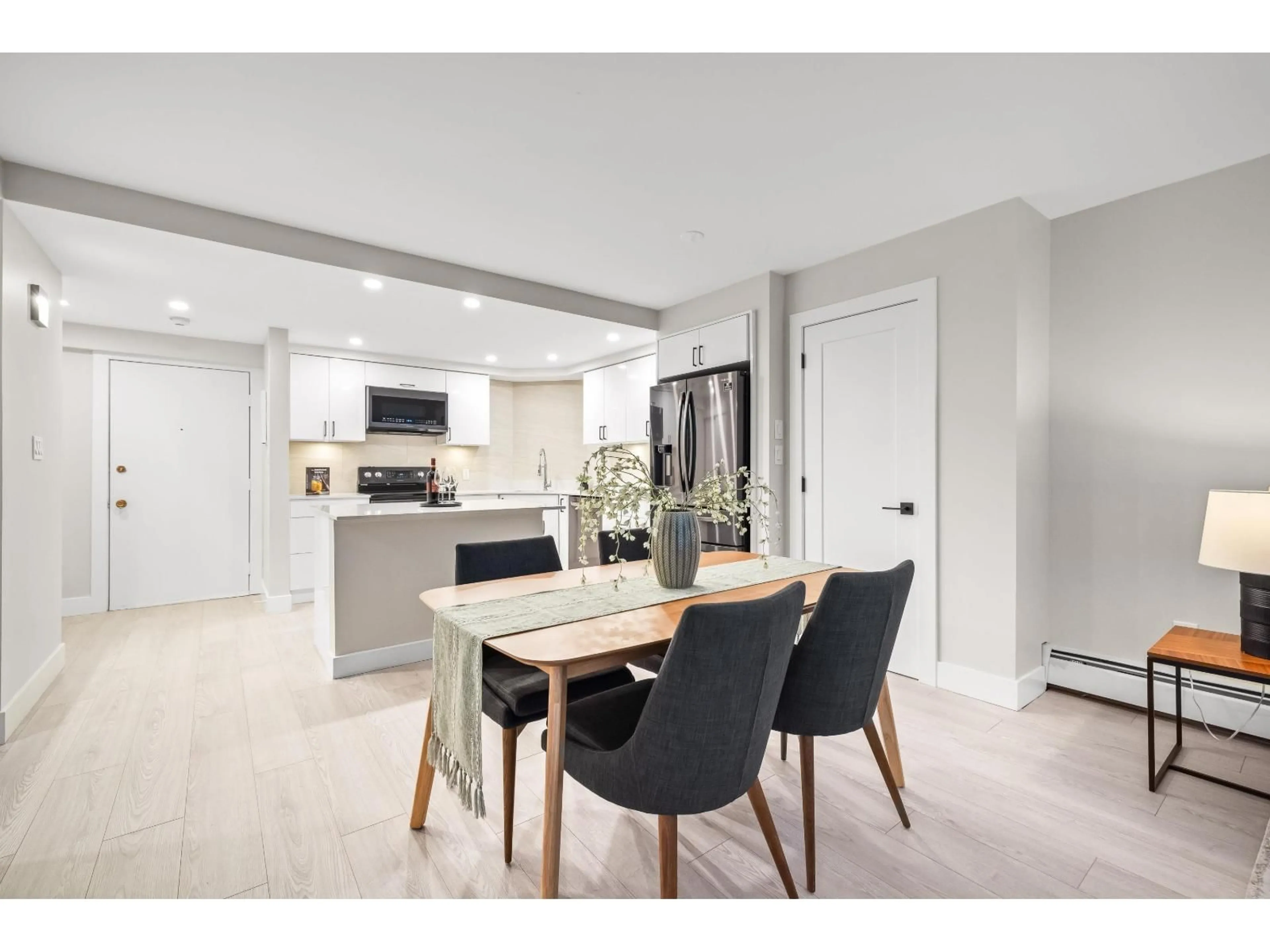 Open concept kitchen, unknown for 304 - 1480 FOSTER STREET, Surrey British Columbia V4B3X7