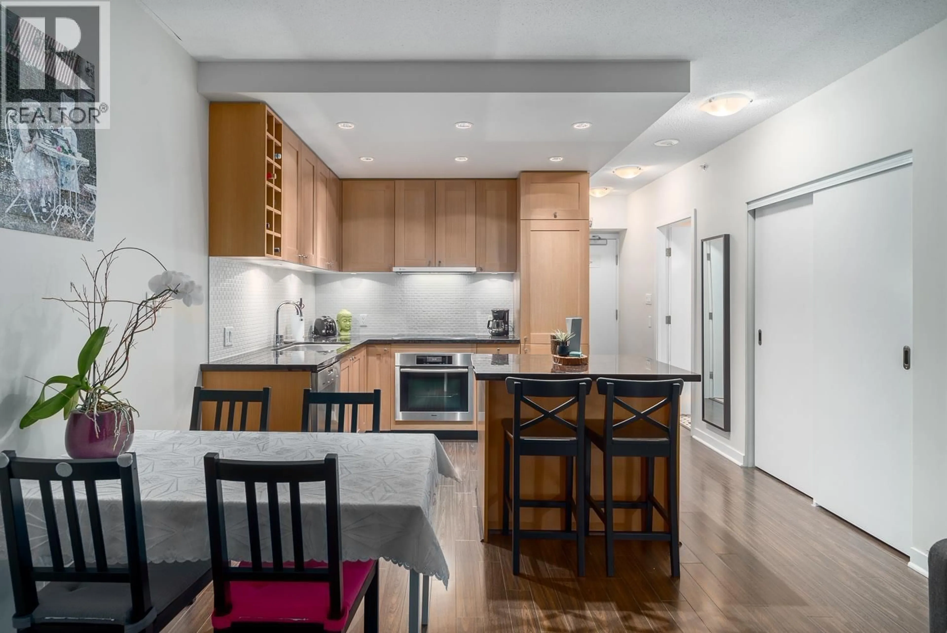 Contemporary kitchen, unknown for 1905 - 821 CAMBIE STREET, Vancouver British Columbia V6B0E3