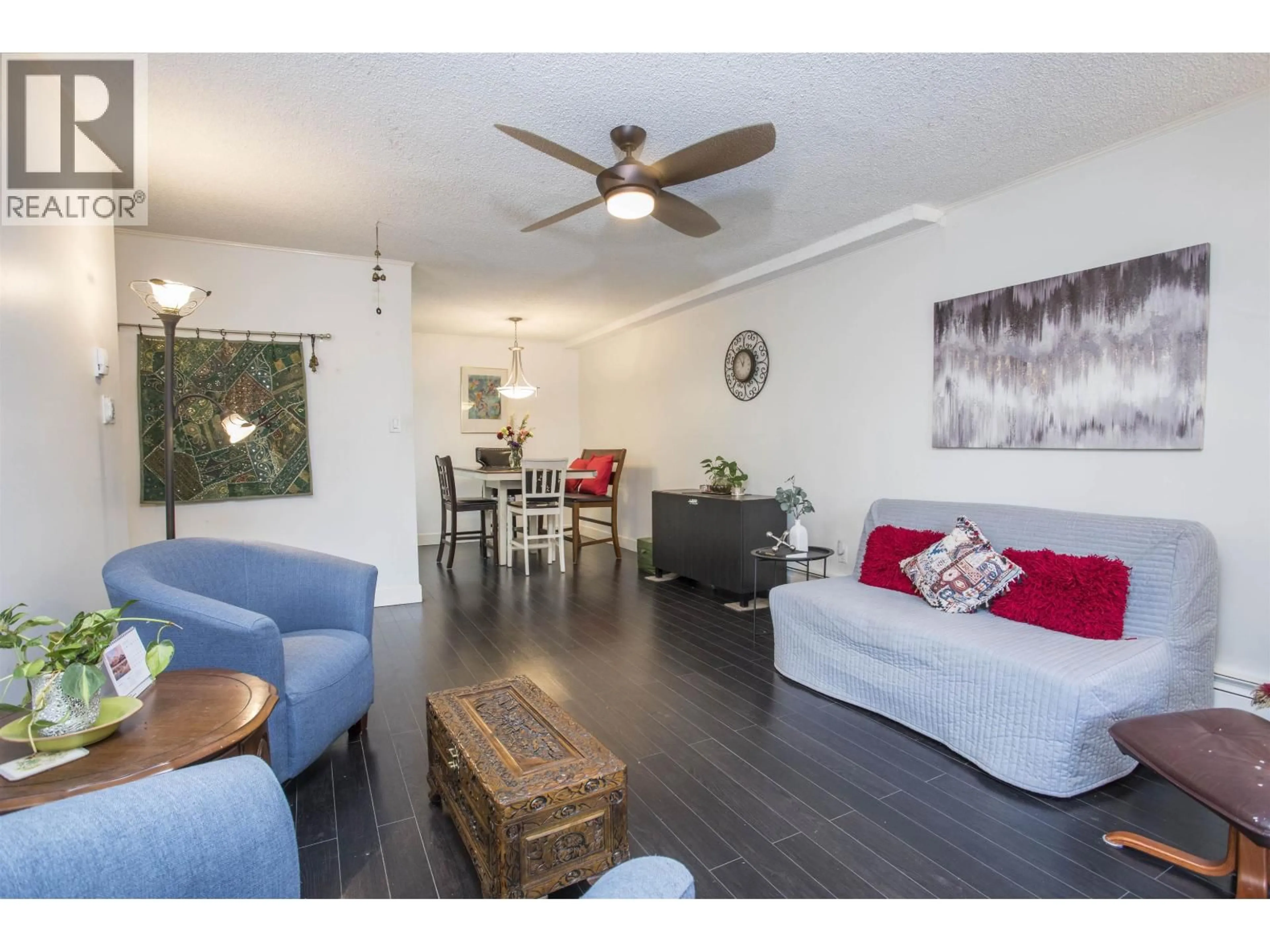 Living room with furniture, wood/laminate floor for 118 - 620 EIGHTH AVENUE, New Westminster British Columbia V3M5V7