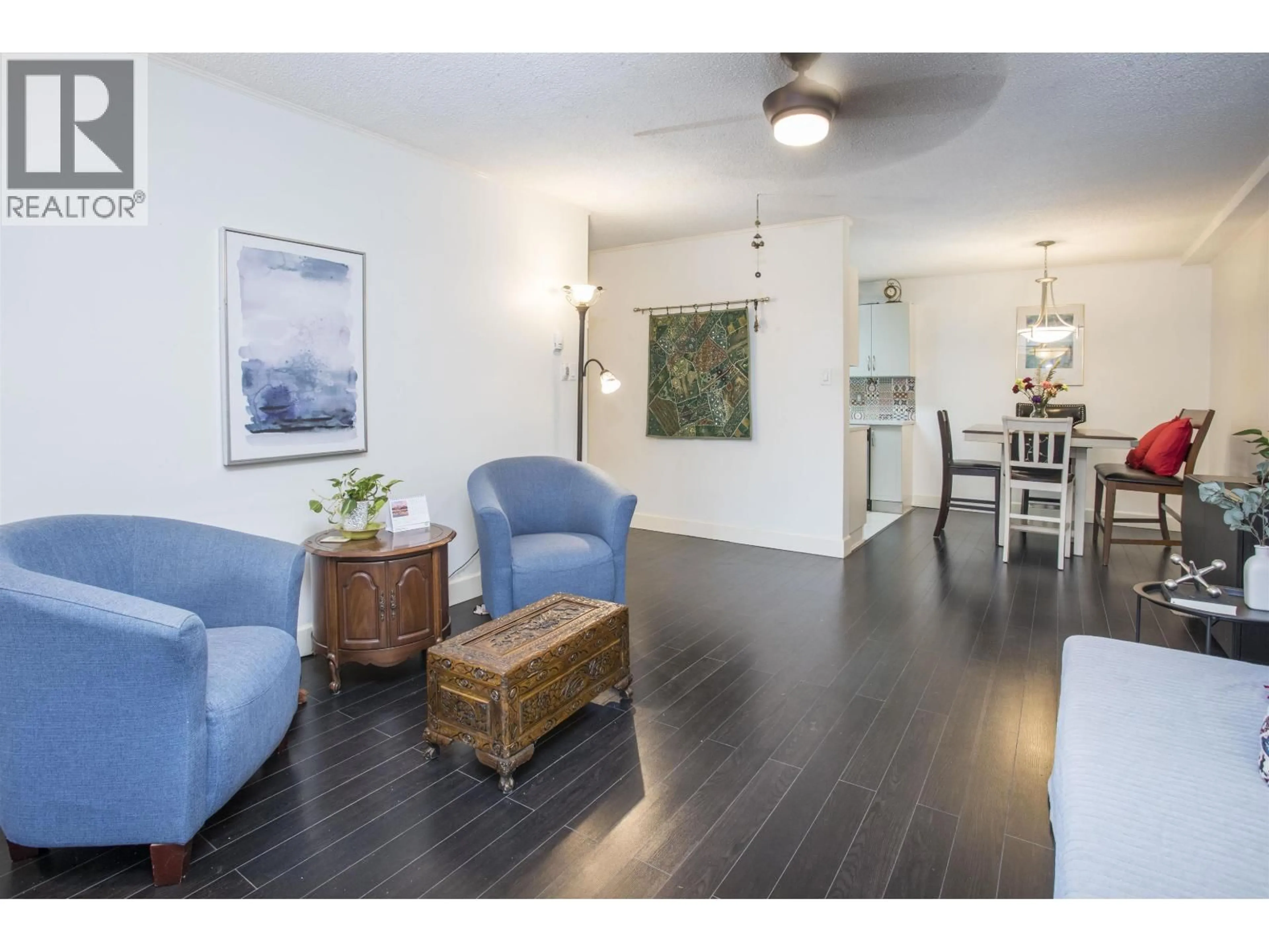 Living room with furniture, wood/laminate floor for 118 - 620 EIGHTH AVENUE, New Westminster British Columbia V3M5V7