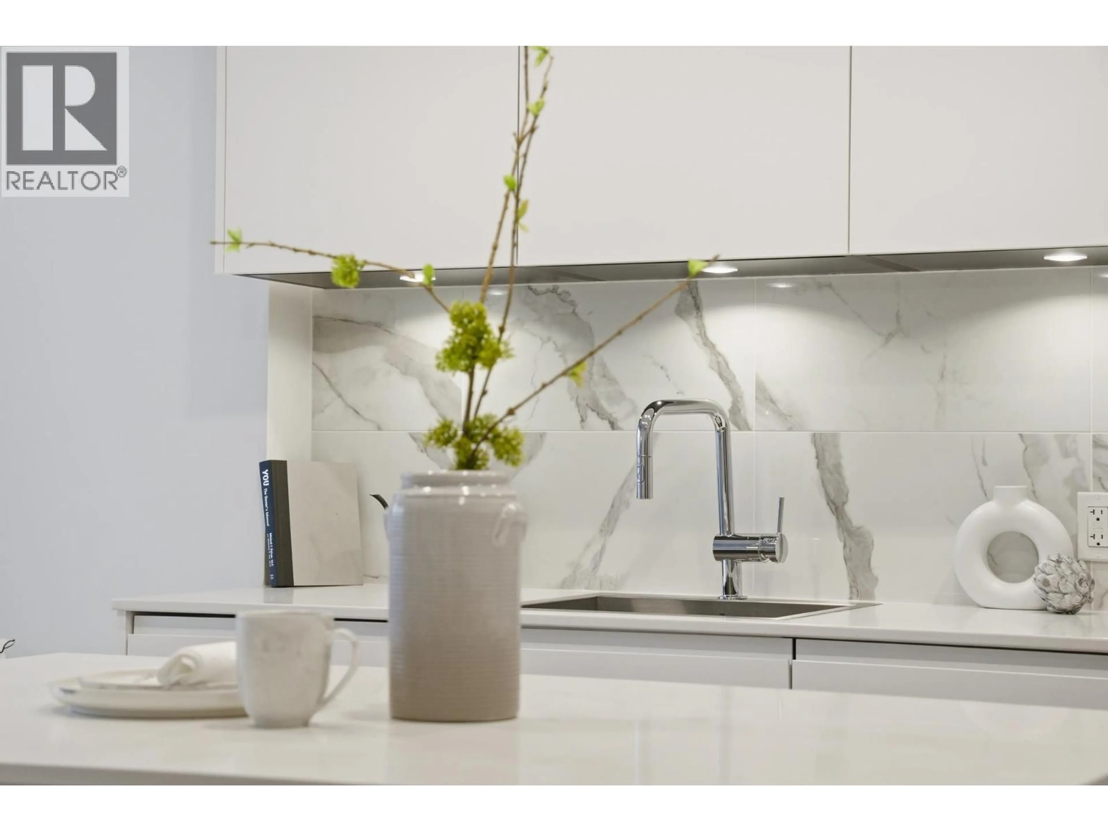 Contemporary bathroom, ceramic/tile floor for 507 - 3888 EVERGREEN PLACE, Burnaby British Columbia V3J0M3