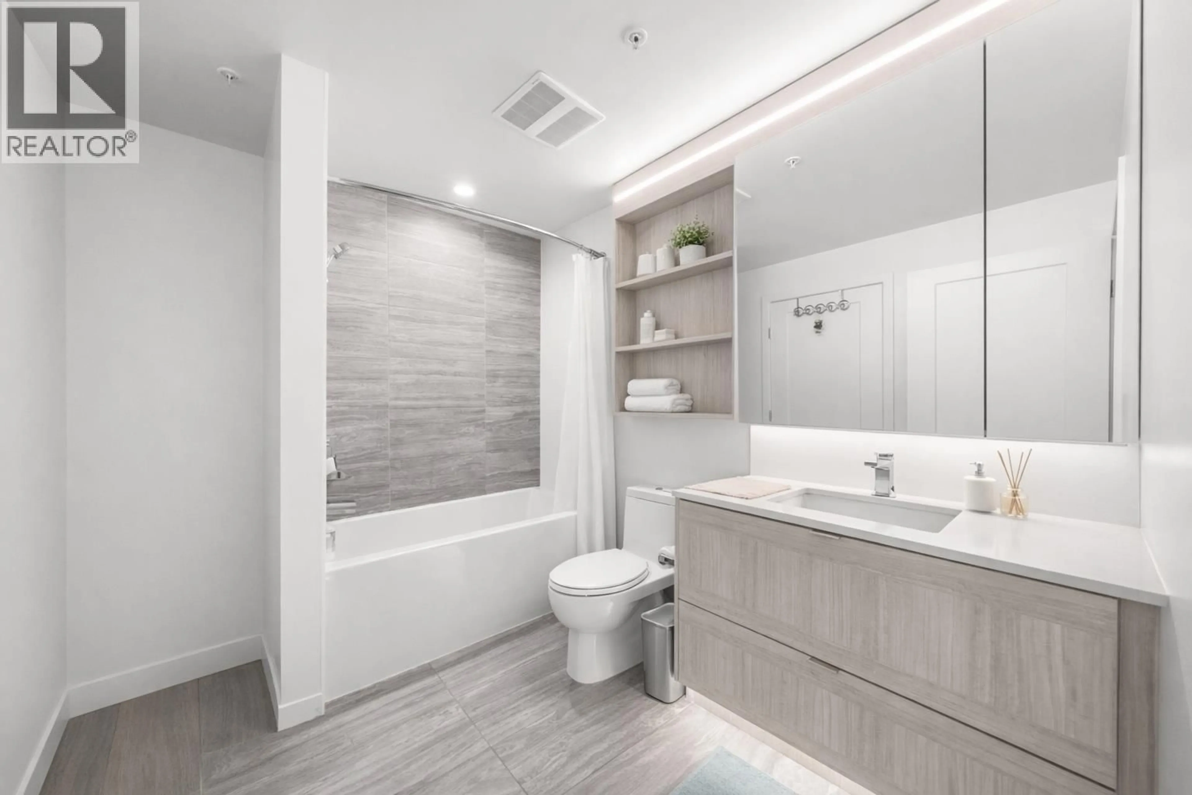 Contemporary bathroom, ceramic/tile floor for 703 - 2351 BETA AVENUE, Burnaby British Columbia V5C0M2