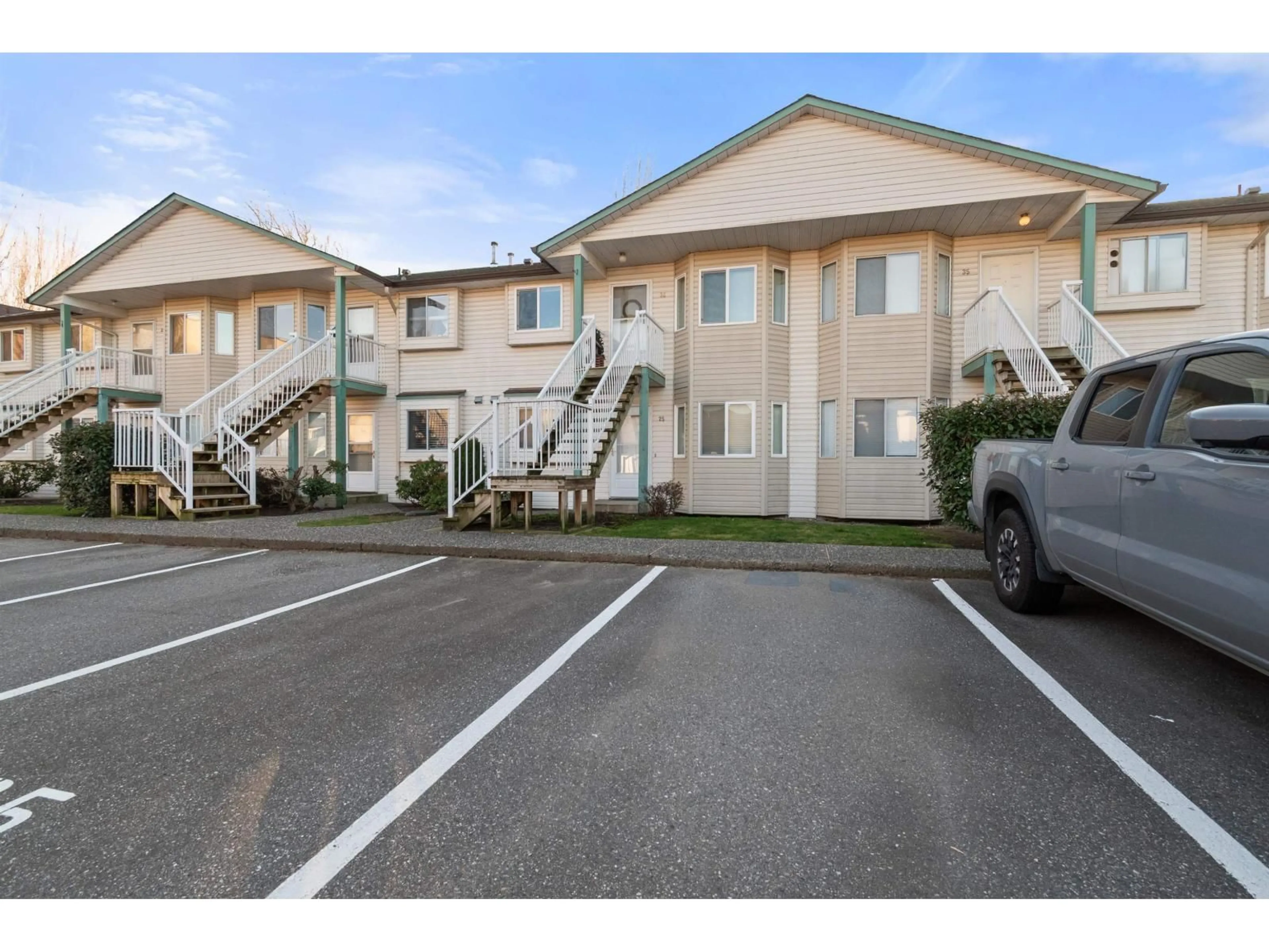 Patio, street for 25 - 45640 STOREY AVENUE, Chilliwack British Columbia V2R3C5