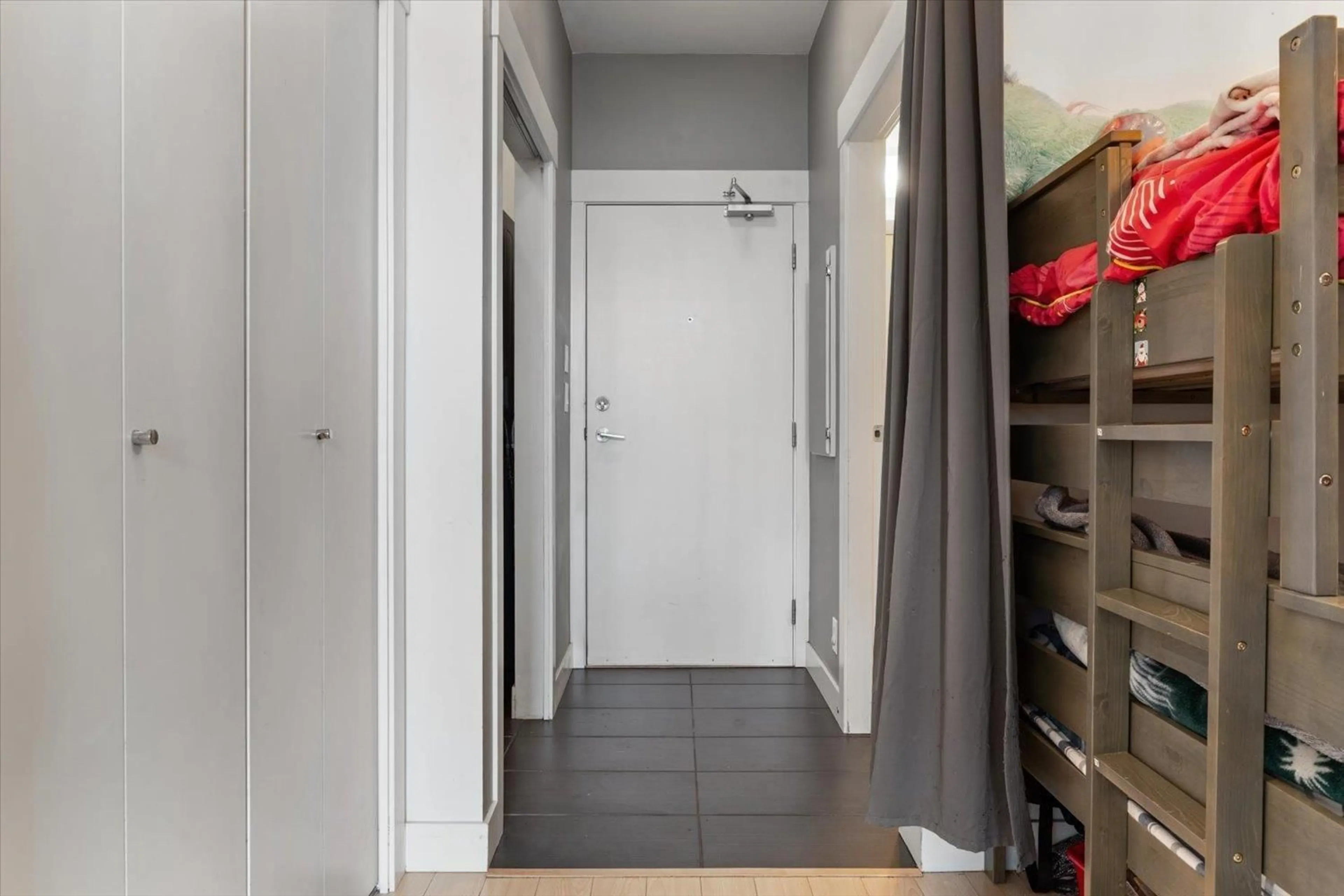 Indoor entryway for 405 - 1975 MCCALLUM ROAD, Abbotsford British Columbia V2S3N3