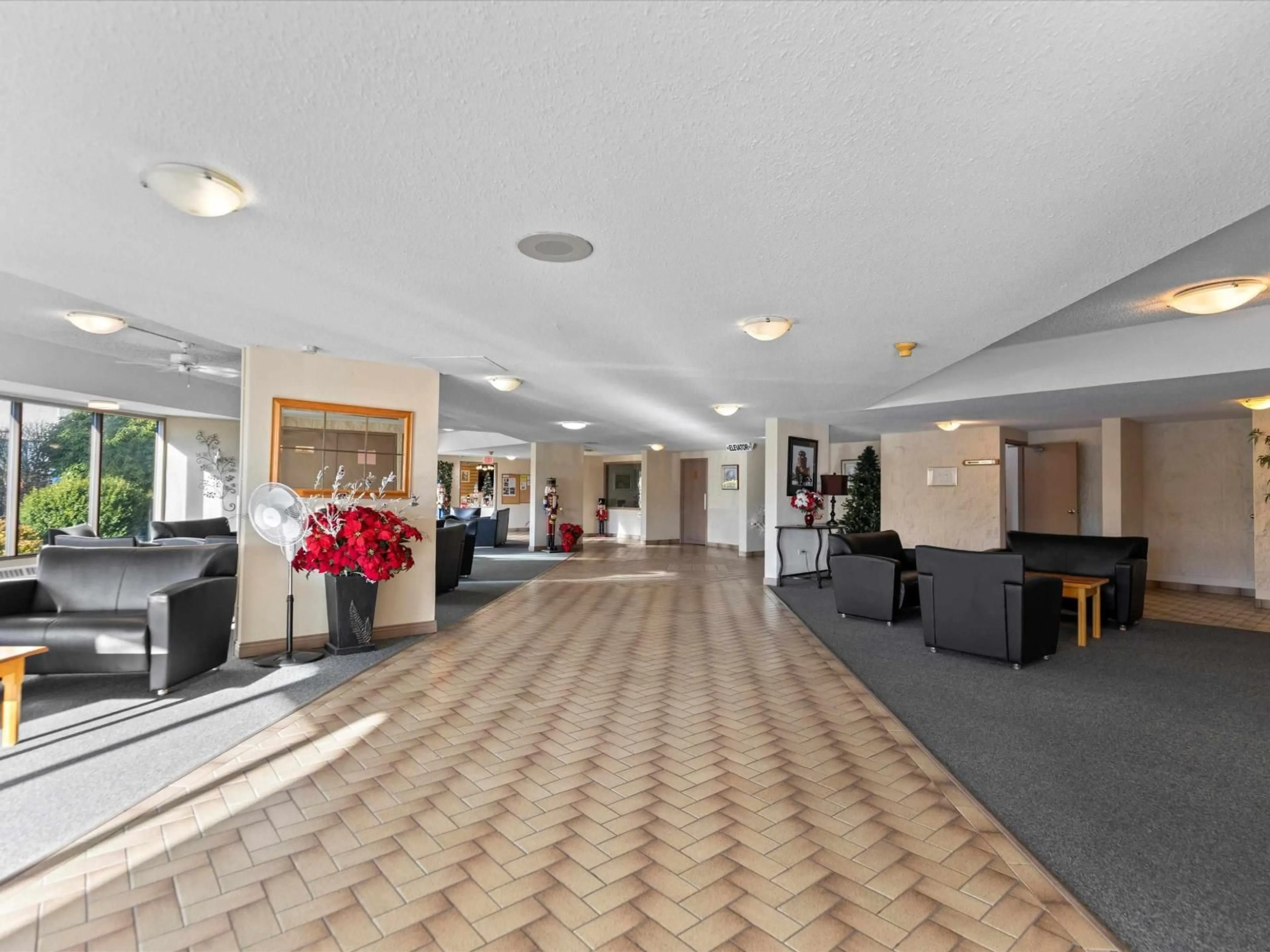 Lobby for 301 - 31955 OLD YALE ROAD, Abbotsford British Columbia V2T4N1