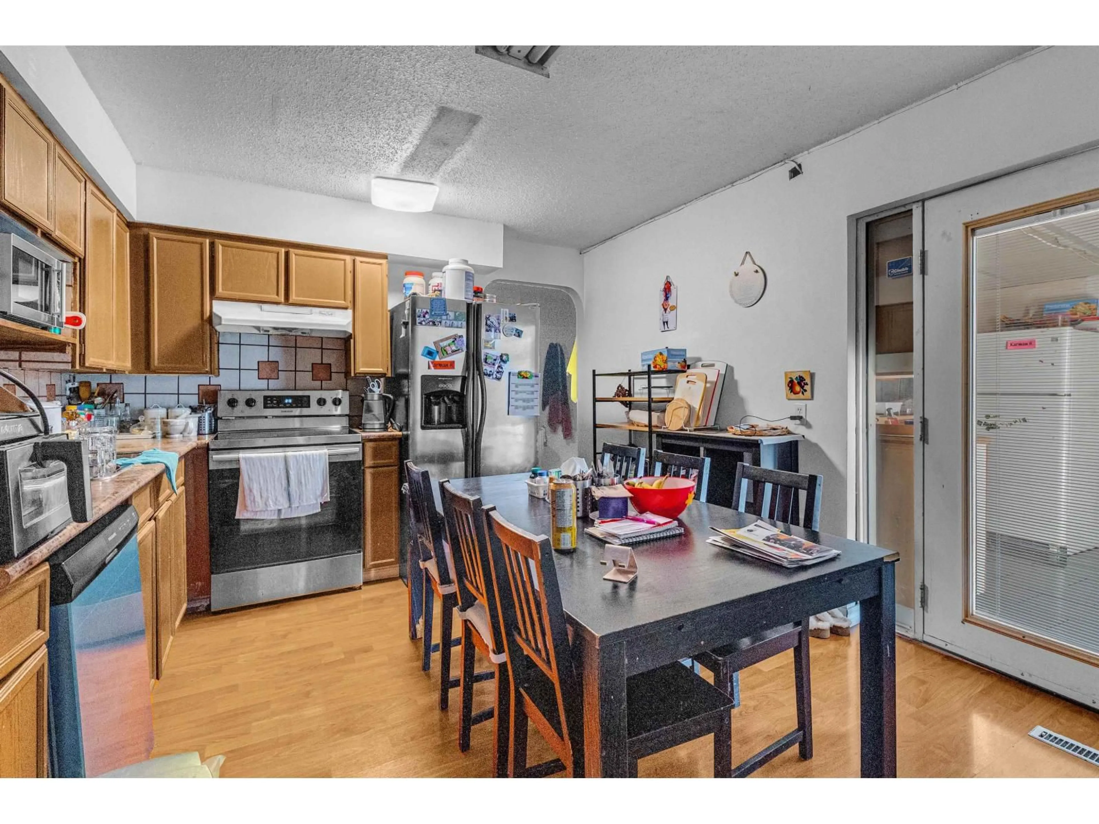 Standard kitchen, unknown for 12420 96 AVENUE, Surrey British Columbia V3V1X1