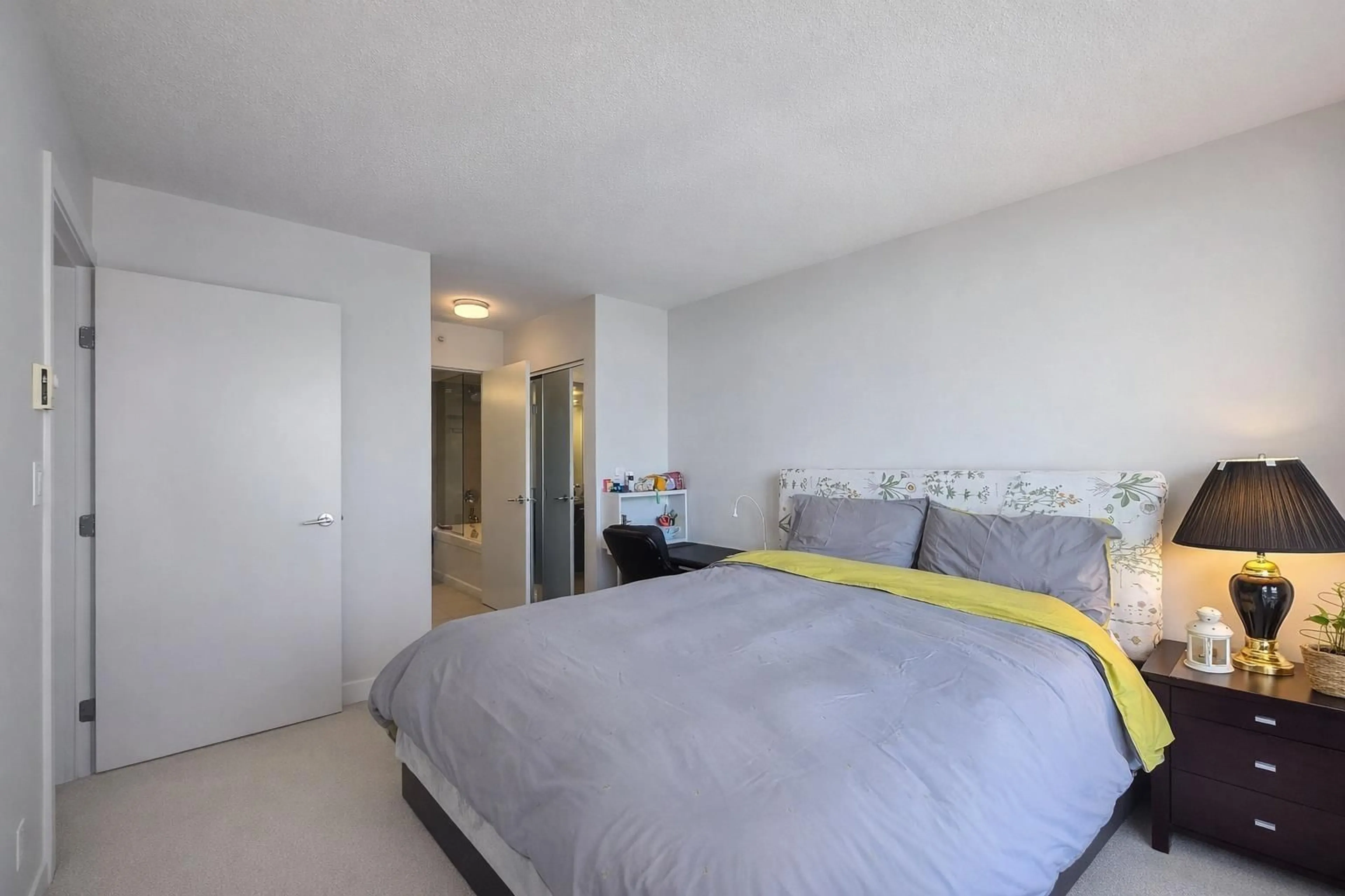 A pic of a room for 1508 - 13325 102A, Surrey British Columbia V3T0J5