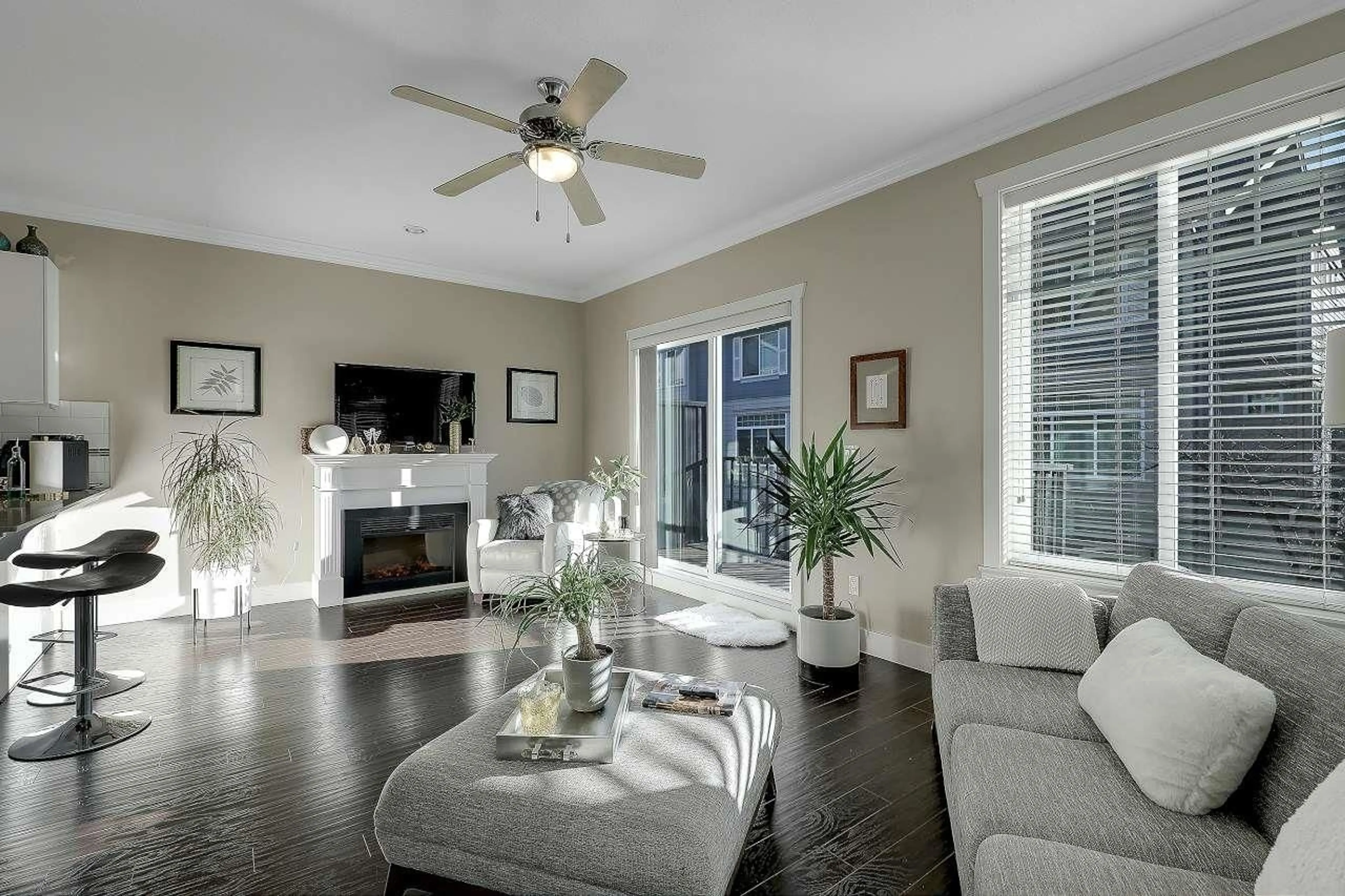 Living room with furniture, unknown for 73 - 15399 GUILDFORD DRIVE, Surrey British Columbia V3R7C6